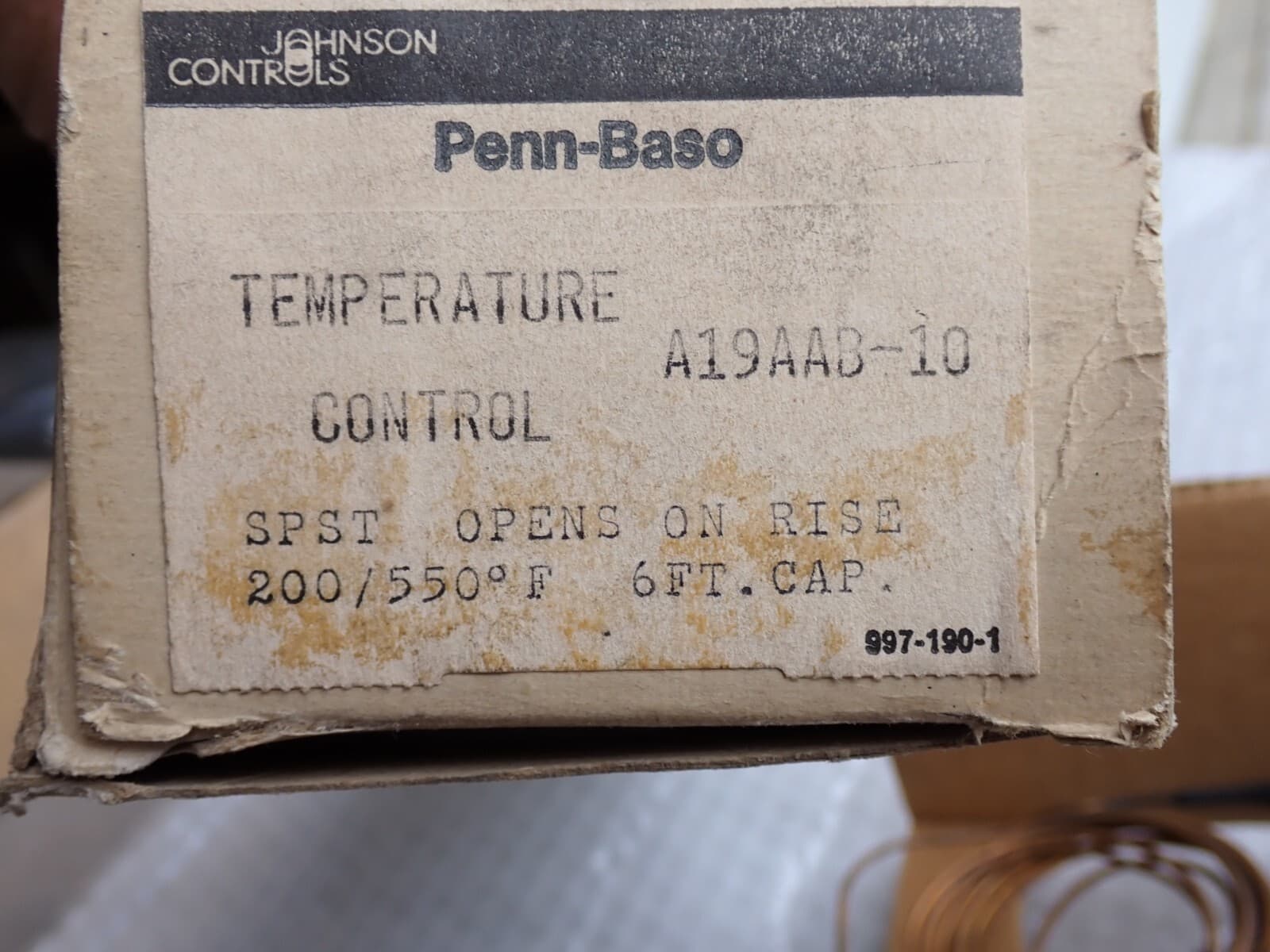 Johnson Controls A19AAB-10 Line Volt Mechanical STAT NEW 3