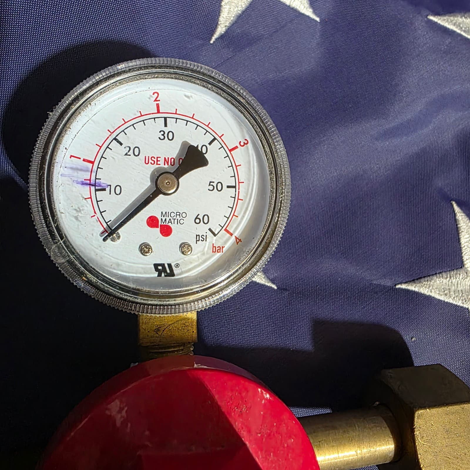 MicroMatic Primary Double Gauge Dual barb Co2 Regulator. 3