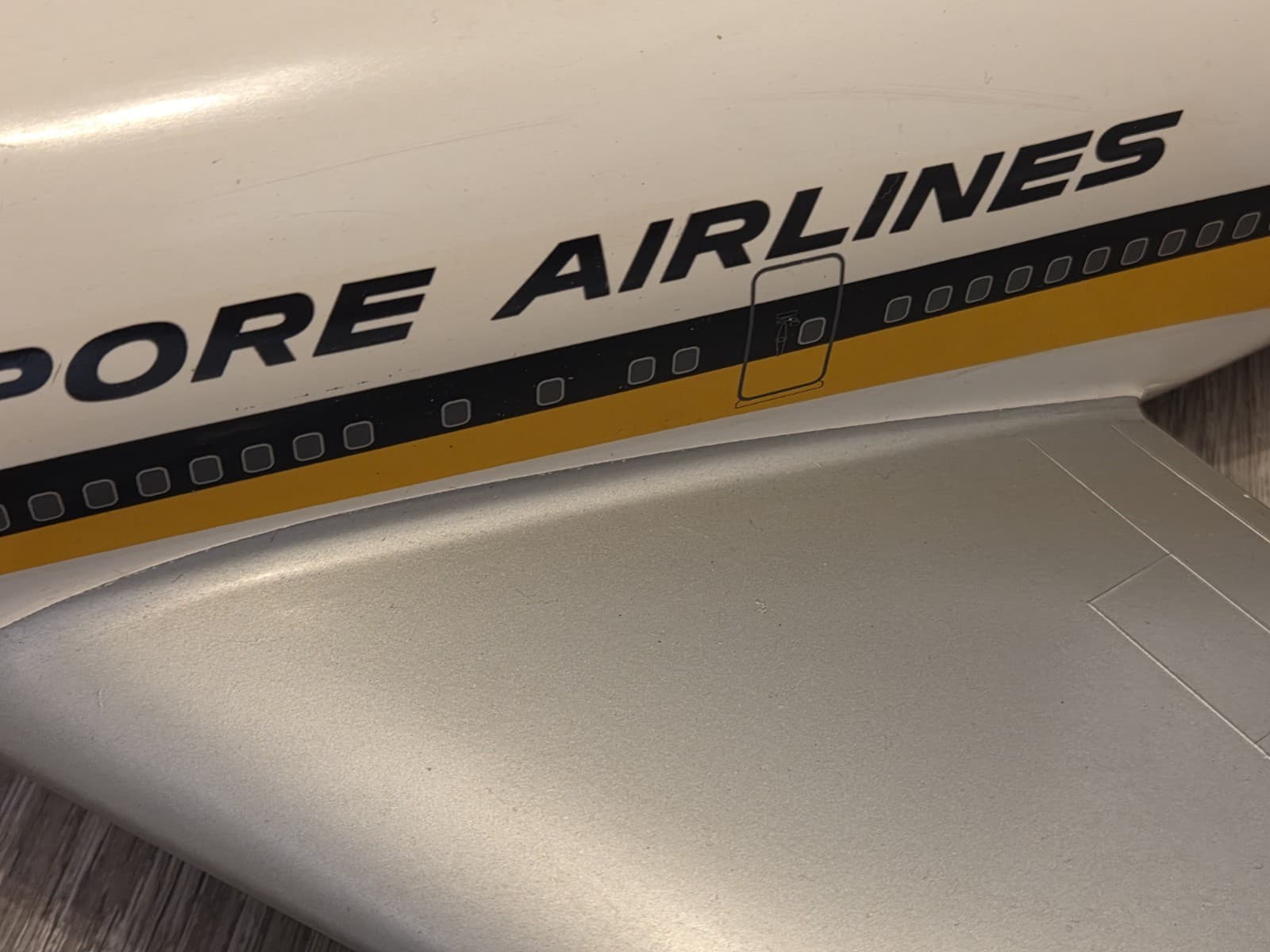 Singapore Airlines Boeing 747-200B Super B 1/100 Scale Aircraft Model 9V-SQL 6