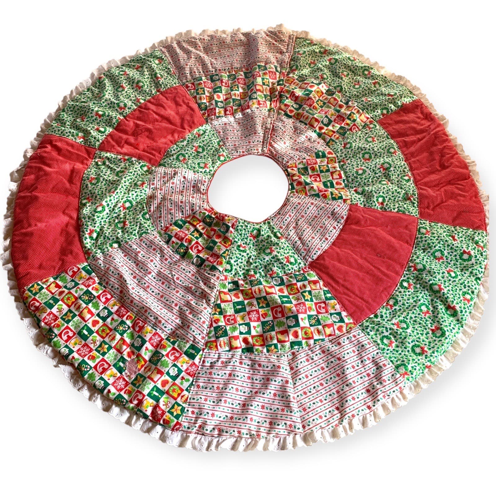 Vintage 70's Handmade Christmas Tree Skirt Patchwork Quilt Padded 44 Inch Round