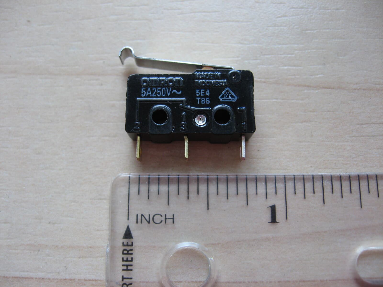 Omron Micro Limit Switch SS-5GL13 with Curved Tip Lever 5A 125VAC #E66AA 5
