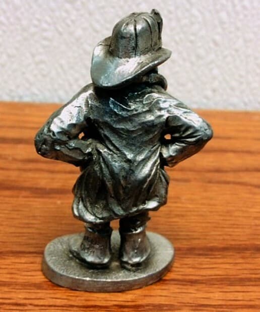 Fire CHIEF, Fireman, the CHIEF "Roger Wheeler" Pewter Alloy 36 Firemen FIGURINE 4