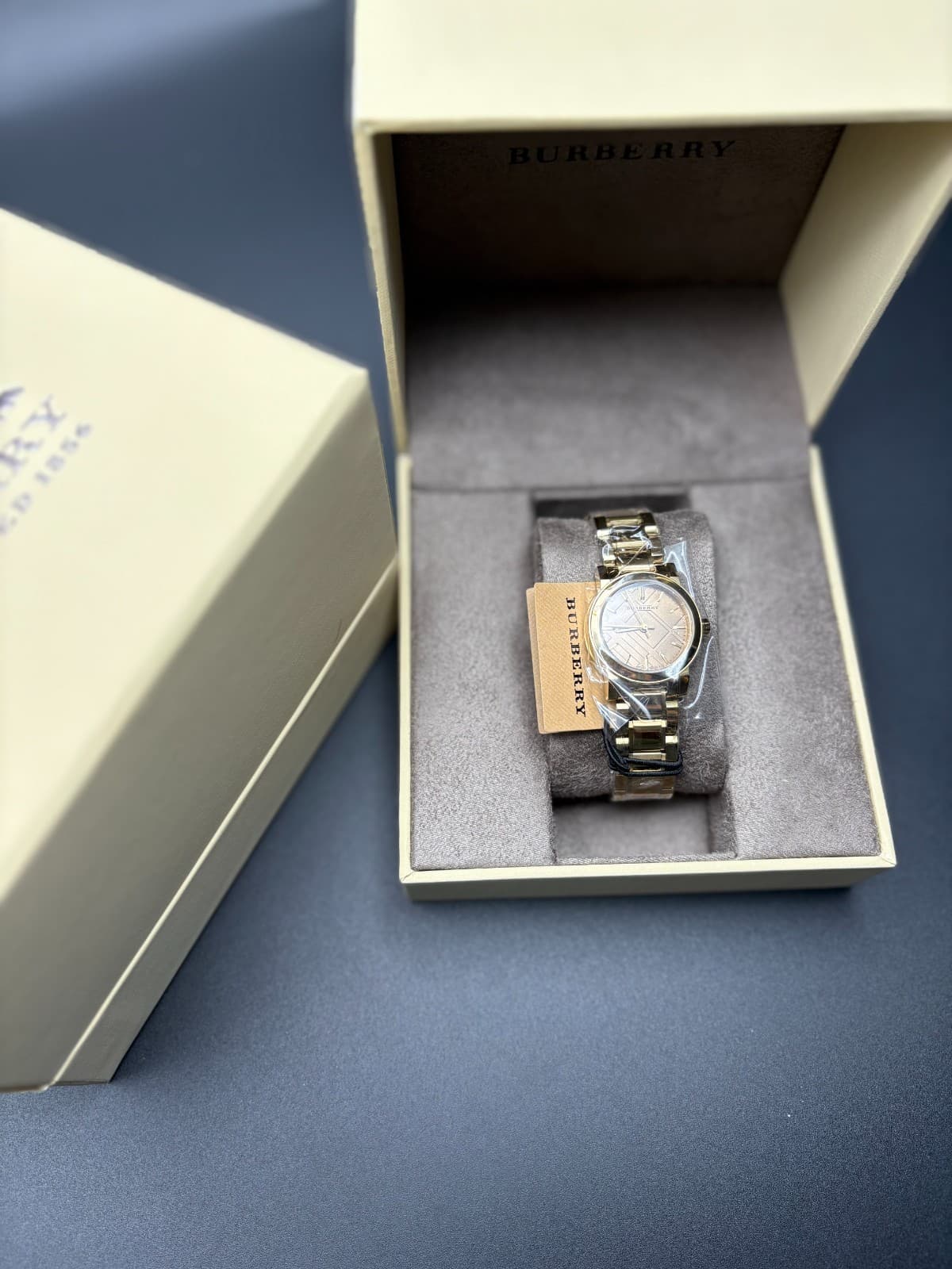 BURBERRY THE CITY BU9227 Gold Women's Watch 26mm 2