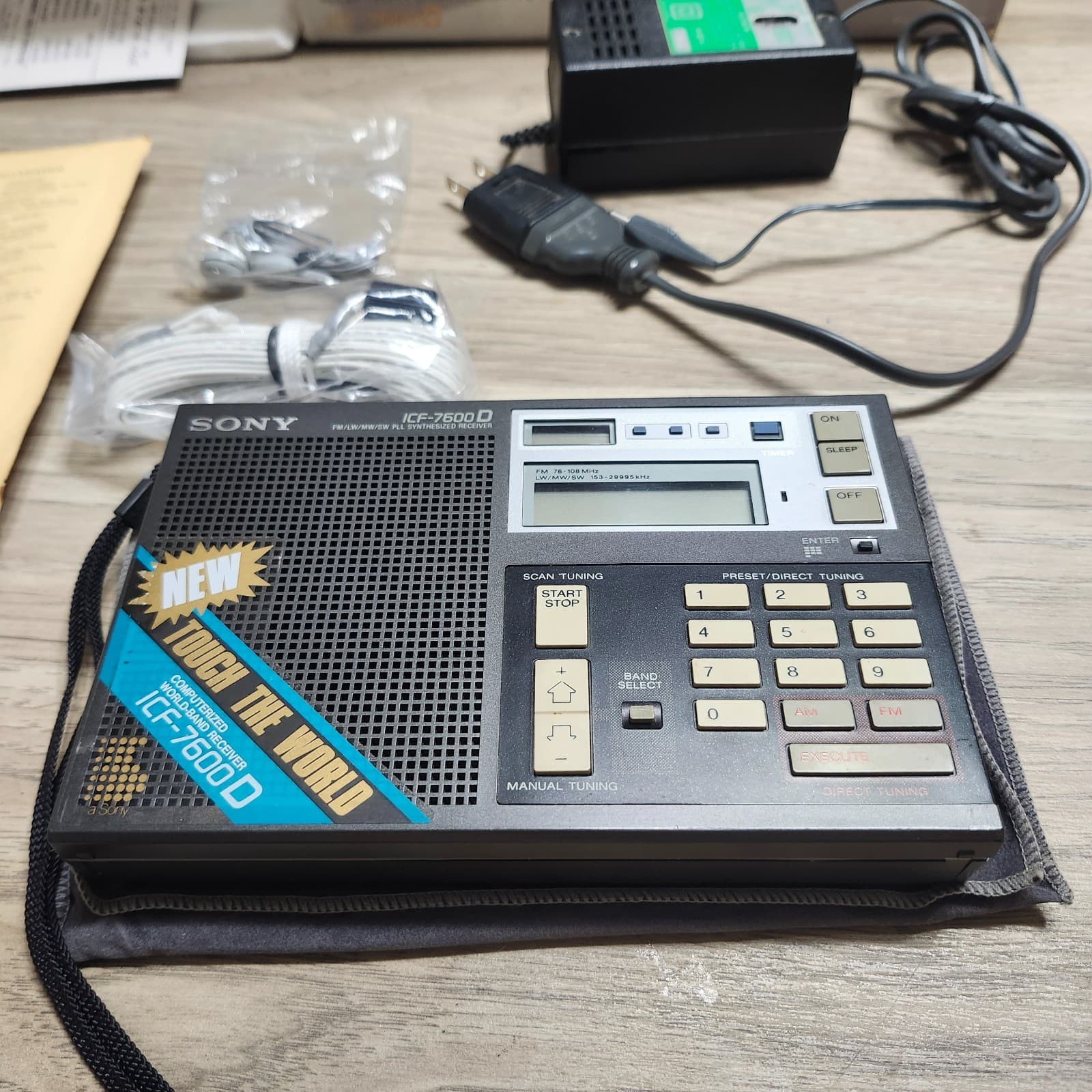 Sony ICF-7600D FM/LW/MW Synthesized Receiver Portable Radio 1980 2