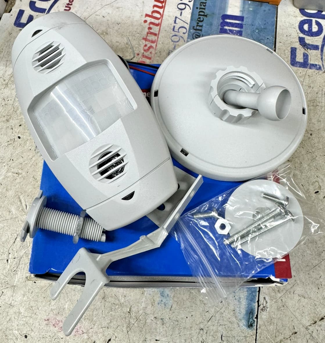 ✅ IN HAND ✅ Leviton OSW12-M0W Multi-Tech Wall Mounted  Motion Sensor 24VDC  2