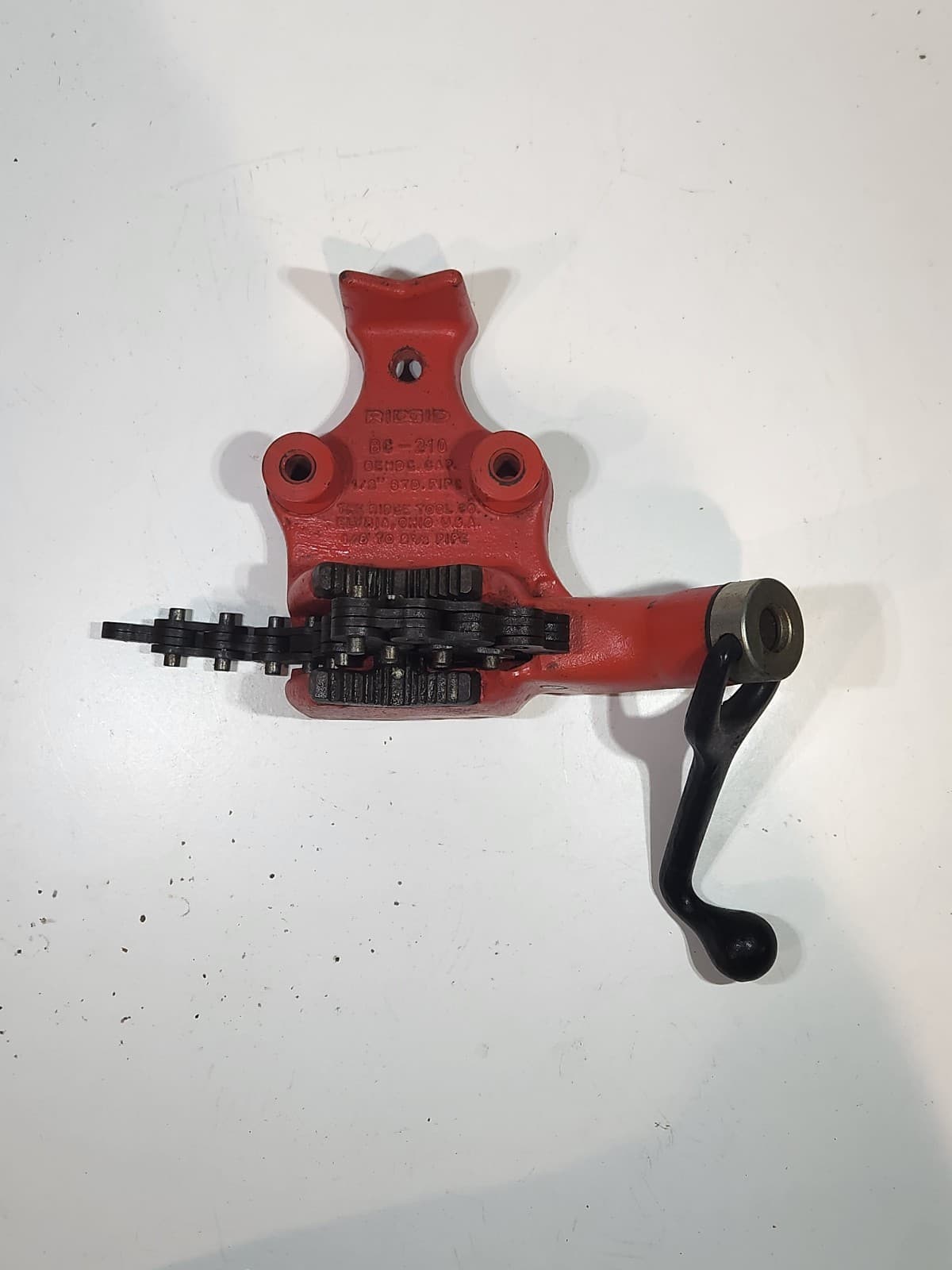 Ridgid BC-210 Bench Chain Pipe Vise 1/8" - 2 1/2" Pipe Capacity. Made in USA.