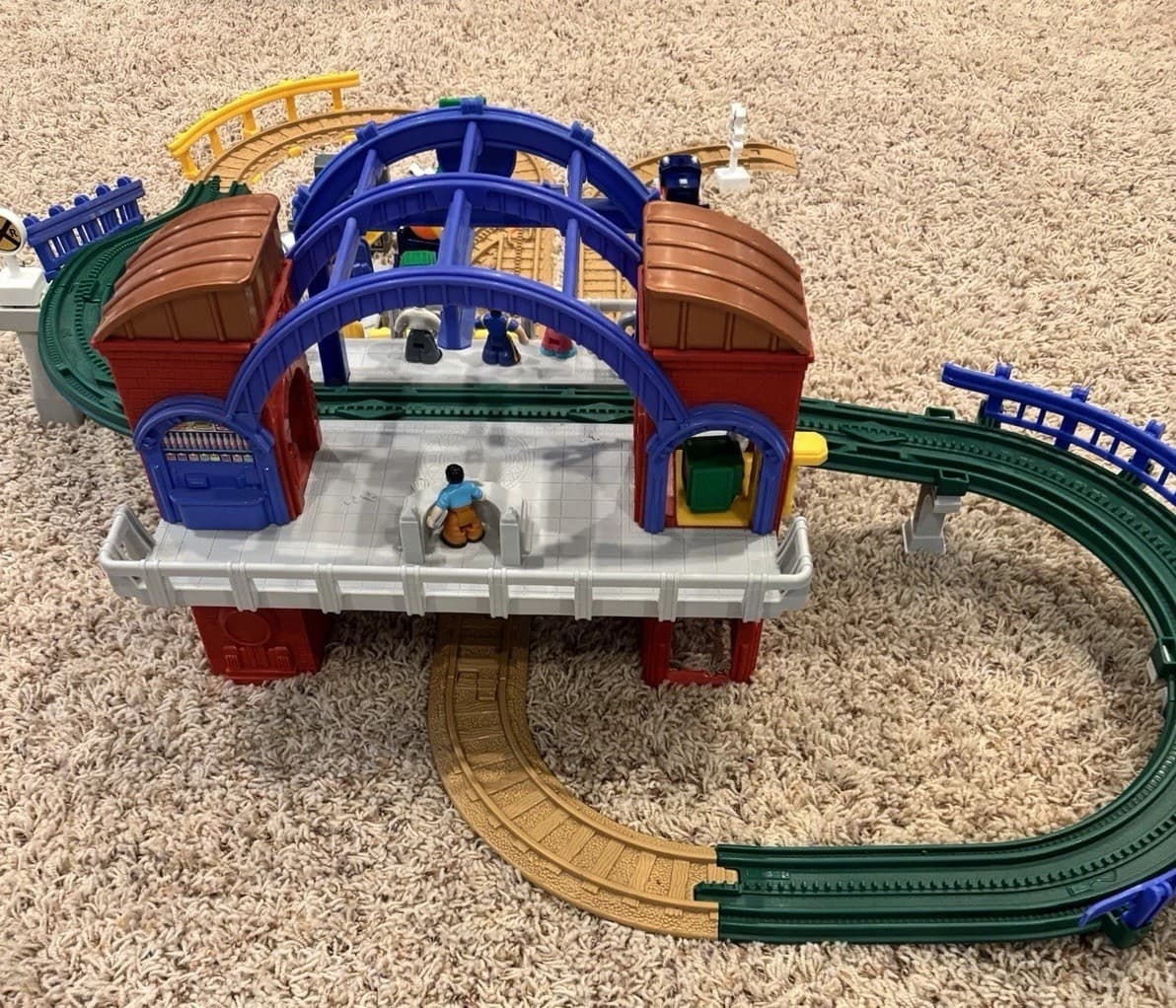 VIDEO Fisher Price GeoTrax Remote Control Grand Central Station Railway EUC! 6