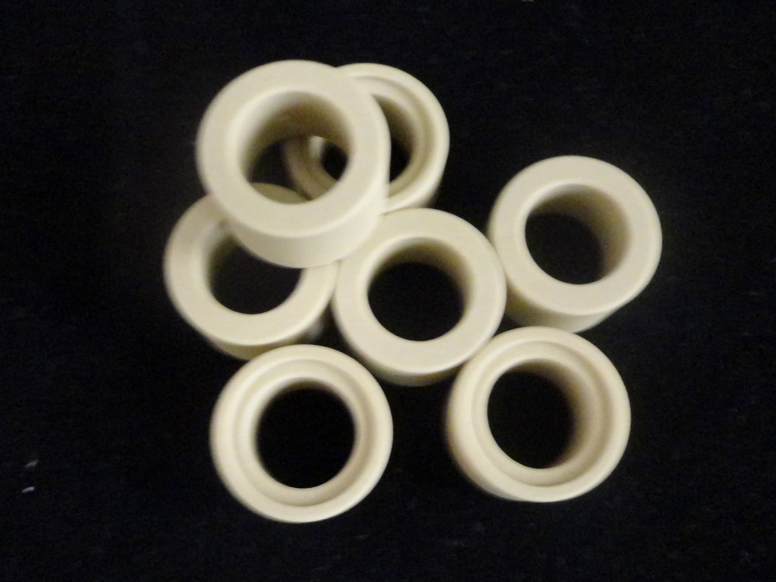 ONE DOZEN (12) HIGH PURITY CORDIERITE SEATED BUSHING SPACER INSULATOR No.: 109 4