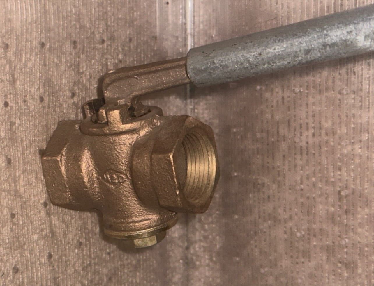 1 in. A.Y. MCDONALD # 10598 Bronze Lever Handle Gas Valve 2