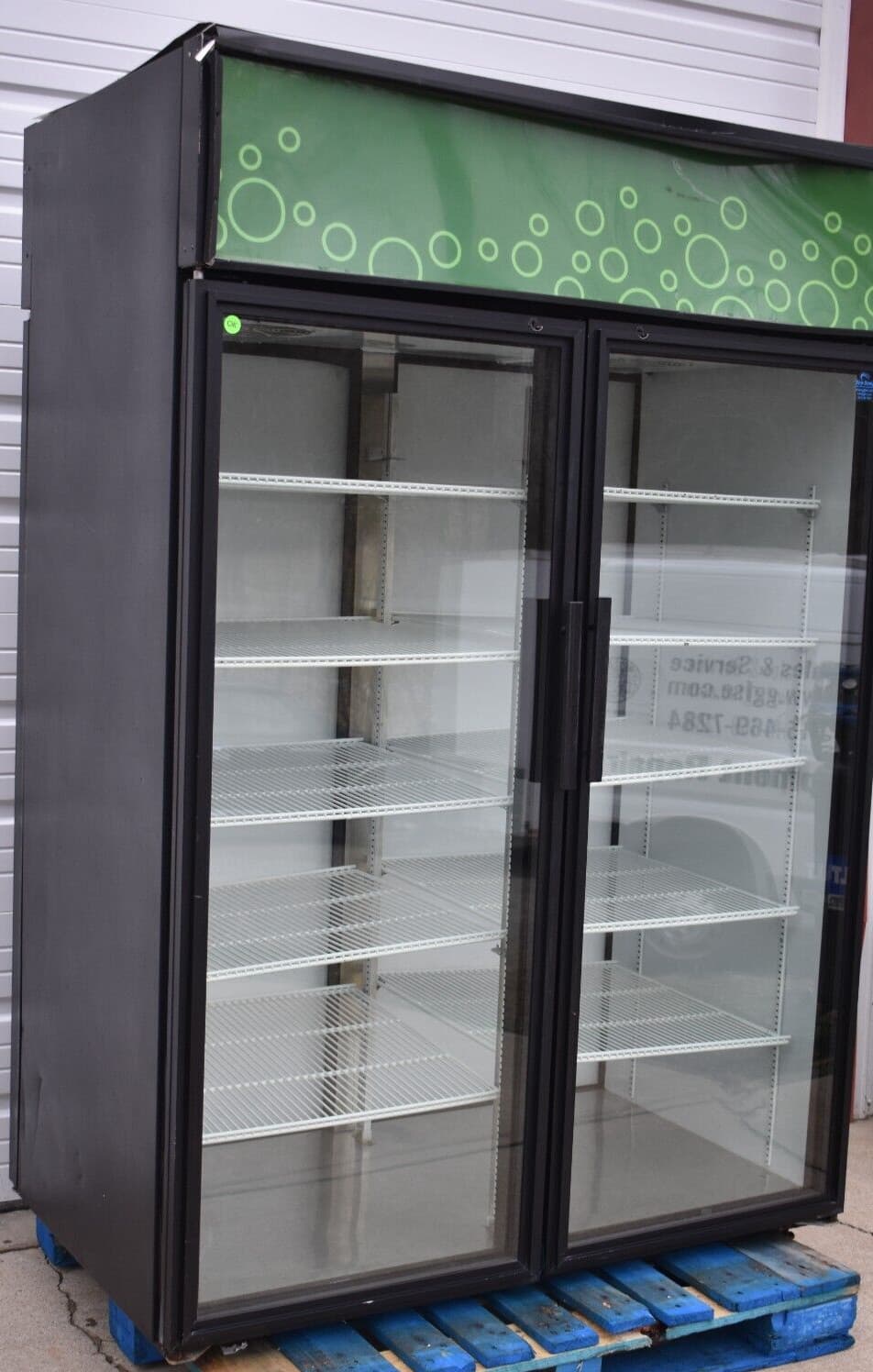 TRUE GDM-52TM-RL-LD BLK PASS THRU GLASS DOORS REFRIGERATED MERCHANDISER 3