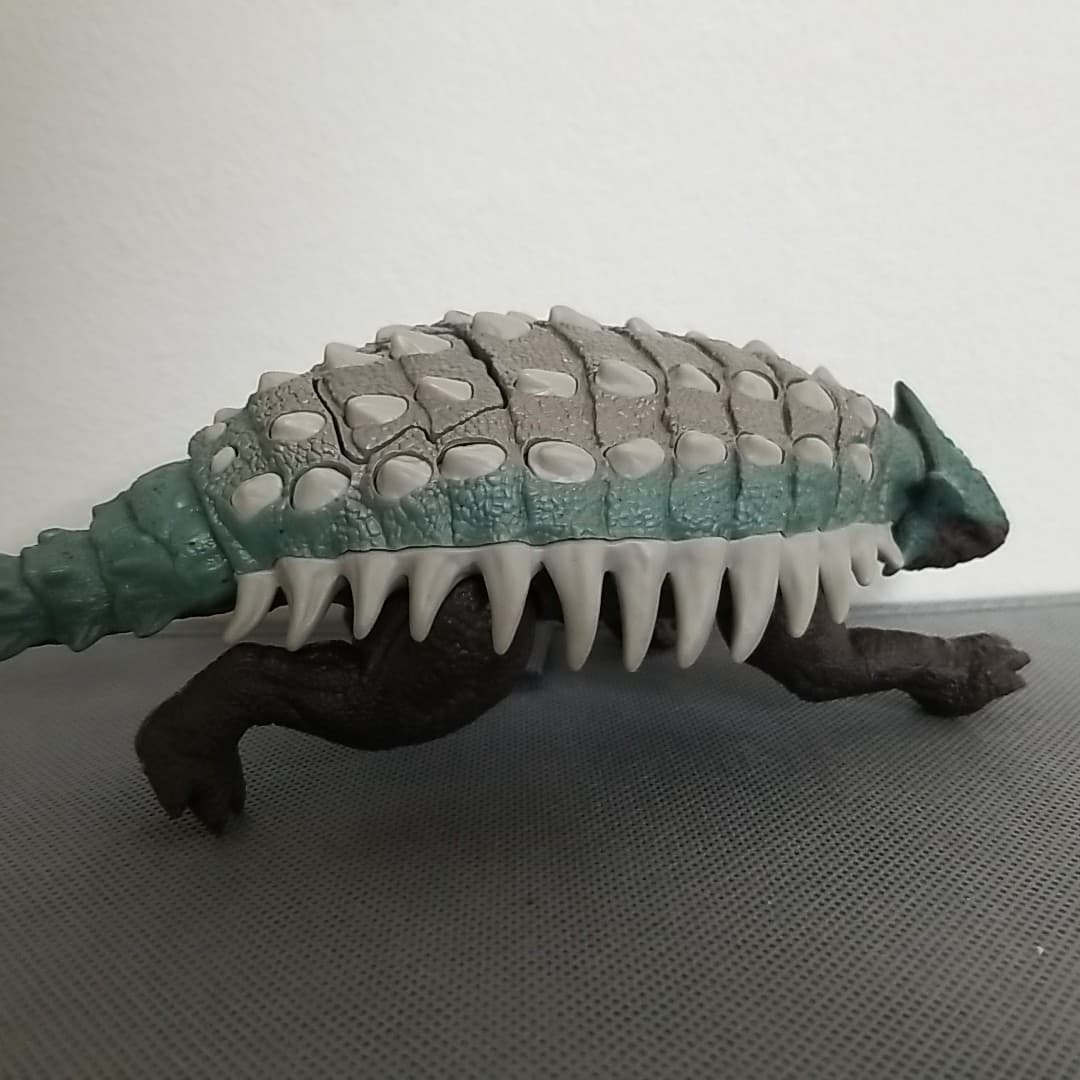 Jurassic World Roarivores Ankylosaurus Figure Dinosaur Roars Tail Moves Mattel  4
