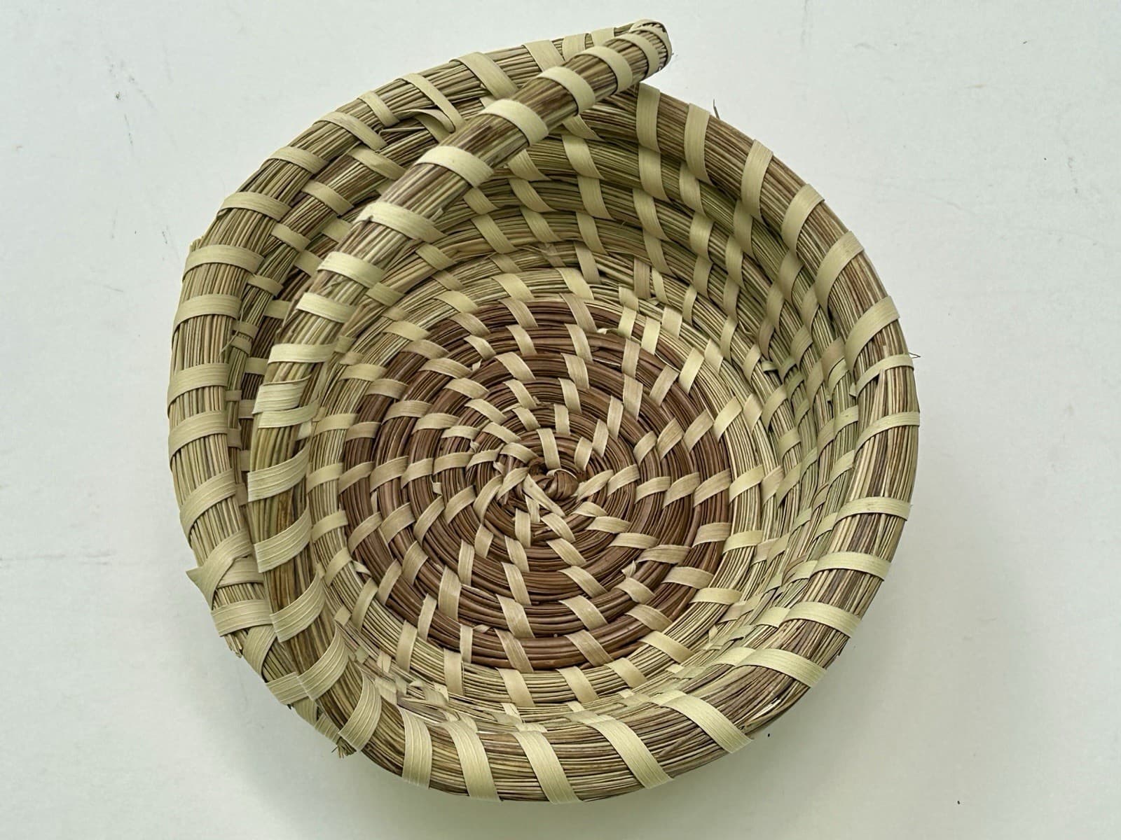 Charleston Gullah Sweetgrass Handmade Round Small Basket  w/ Handle 4" H 6" D 5