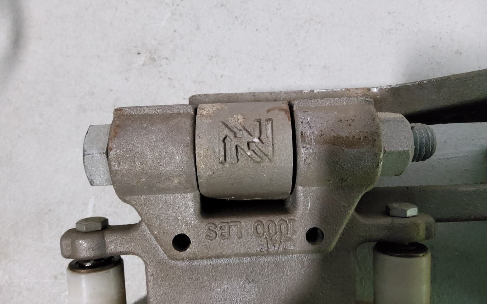 Trolley assembly: 30171-5   2000lbs (1 ton) capacity   3-1/4" wheel dia. (1 pcs) 5