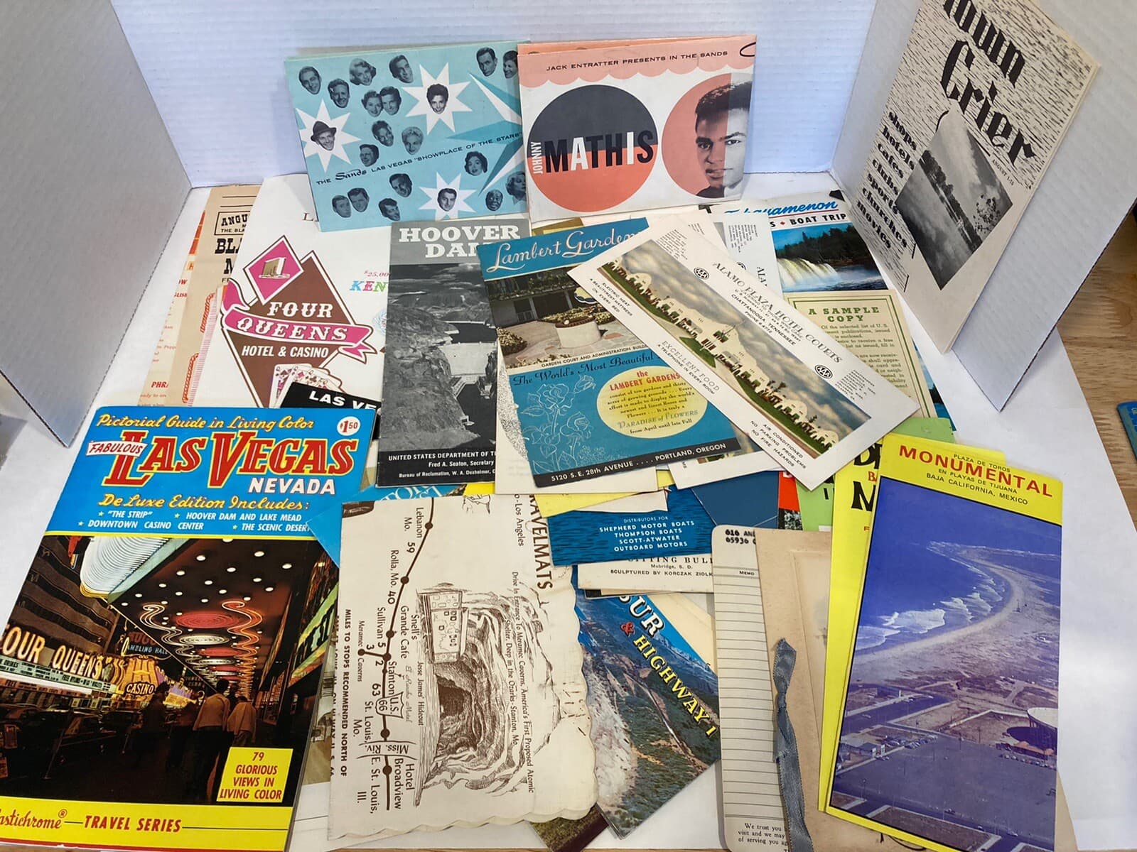 Large 200+  Ephemera Lot US Travel Brochures 1940s-1970s CA KS SD NV IL WA UT MD 4