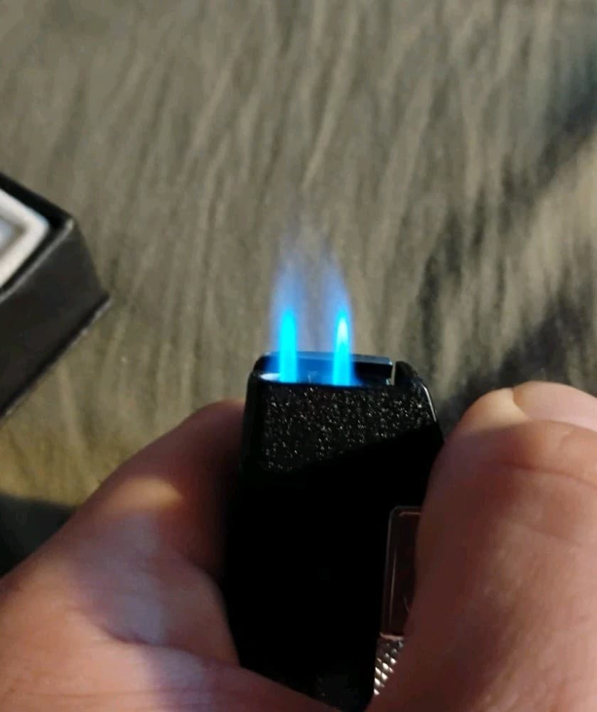 Black Crackle Matte Vector Dual Flame Lighter & Cigar Cutter  4