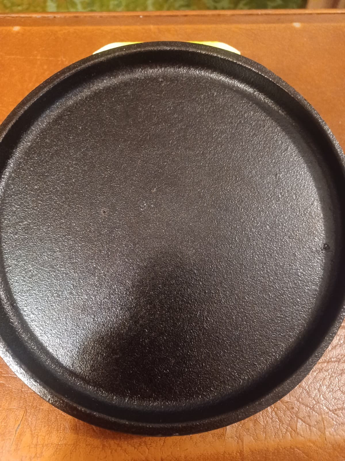 LODGE Seasoned Cast Iron BURGER PRESS 6.25 inch New w/Tag  (U4) 2