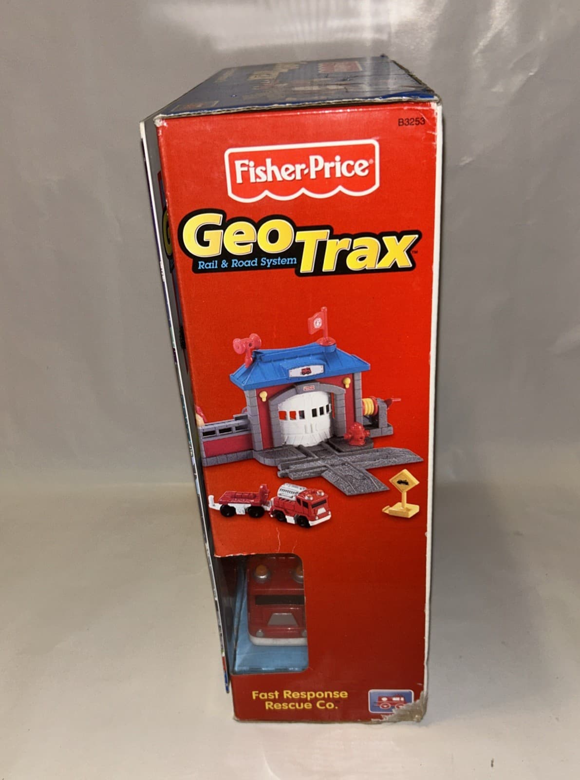 New In Box Fisher Price GeoTrax Fast Response Rescue Co. Fire Station Train Set 4