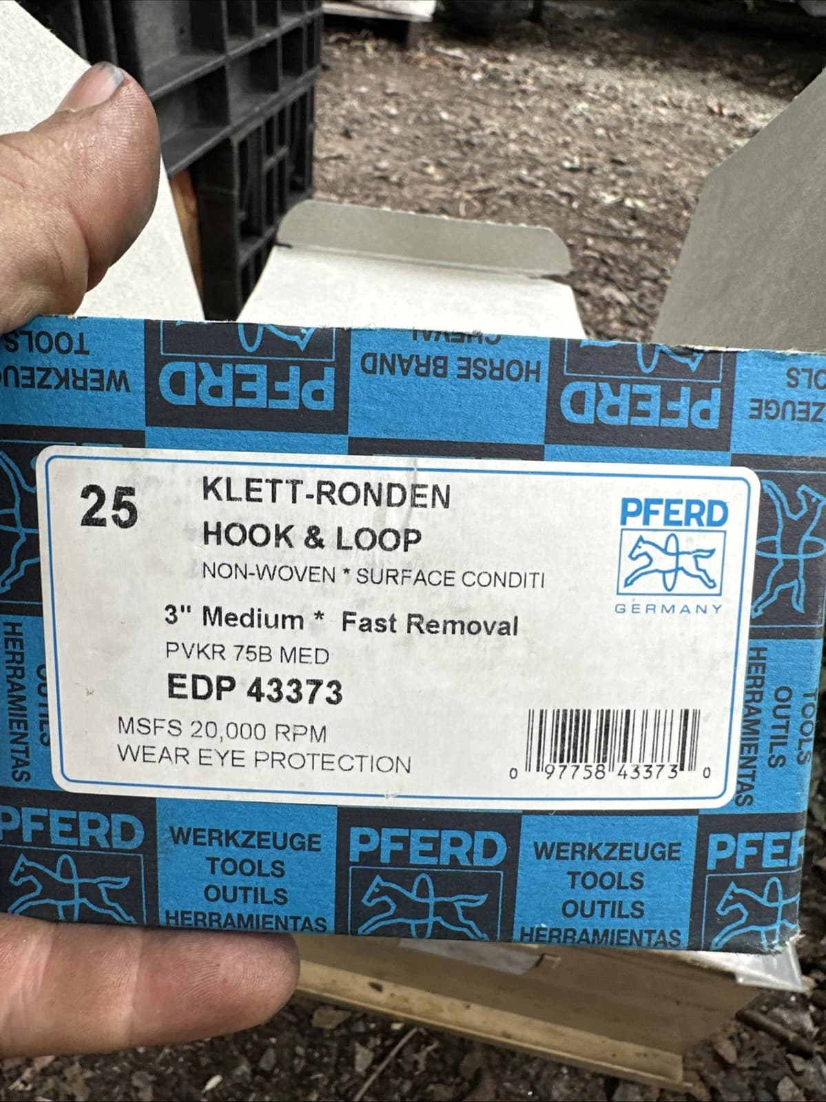 PFERD 3” Medium Hook Loop Surface Conditioning Fast Removal Non Woven Abrasive 2