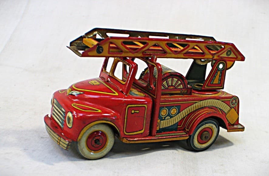 Vintage Tin Friction Lithographed Fire Truck w Extending Ladder  Made in Japan 2