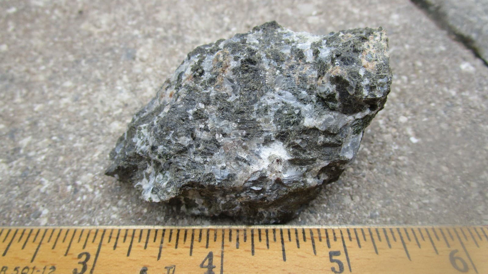 Fluorescent Cleiophane and Calcite mineral rock T4 6