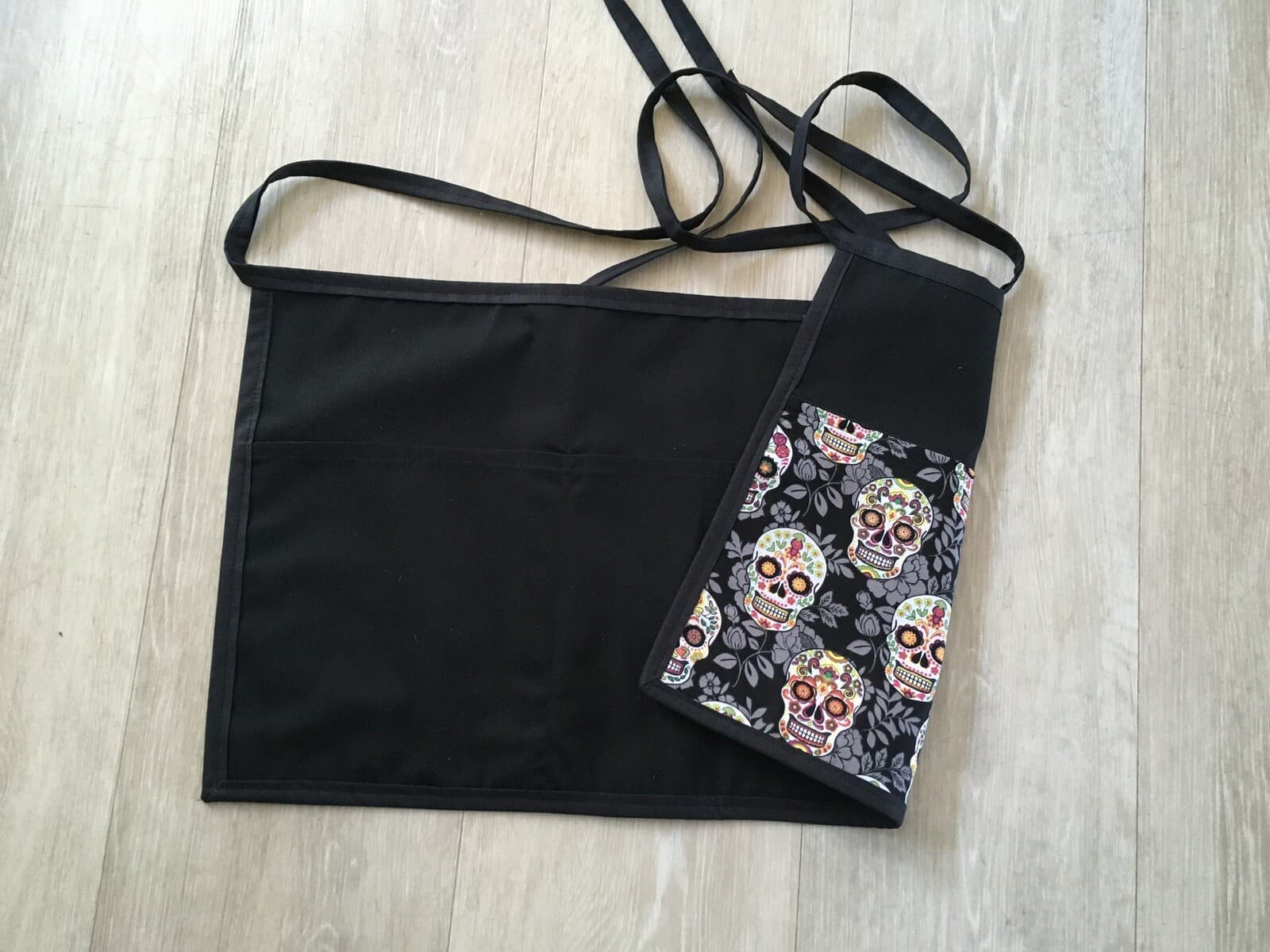 Reversible waitress apron Skull & Black 3 Pockets Per Side, Server  Restaurant 2