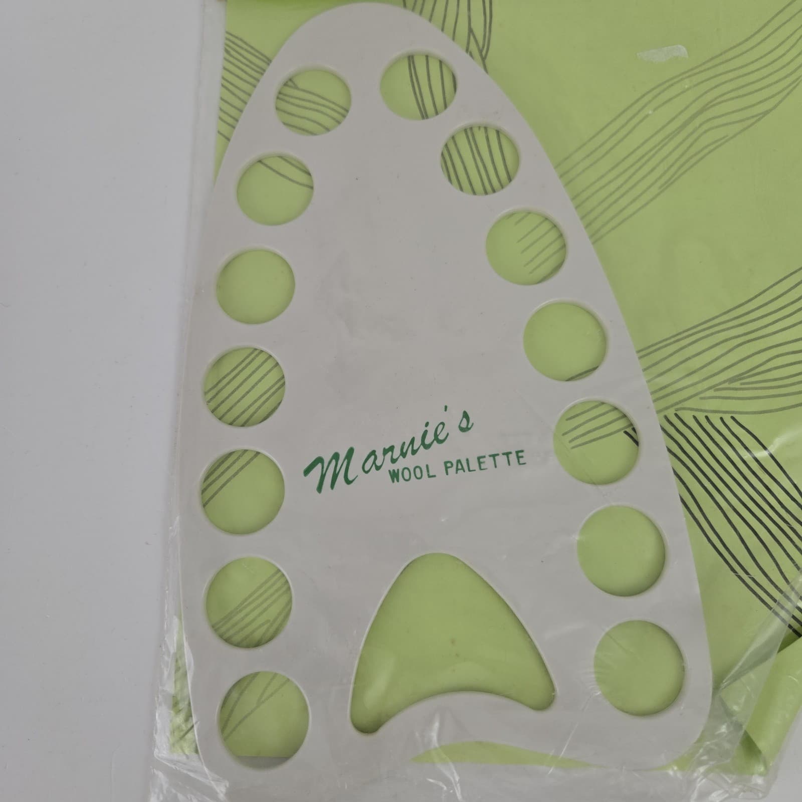 Marnies WOOL PALETTE Yarn Floss Organizer Thick Plastic Divider Craft Tool New 3