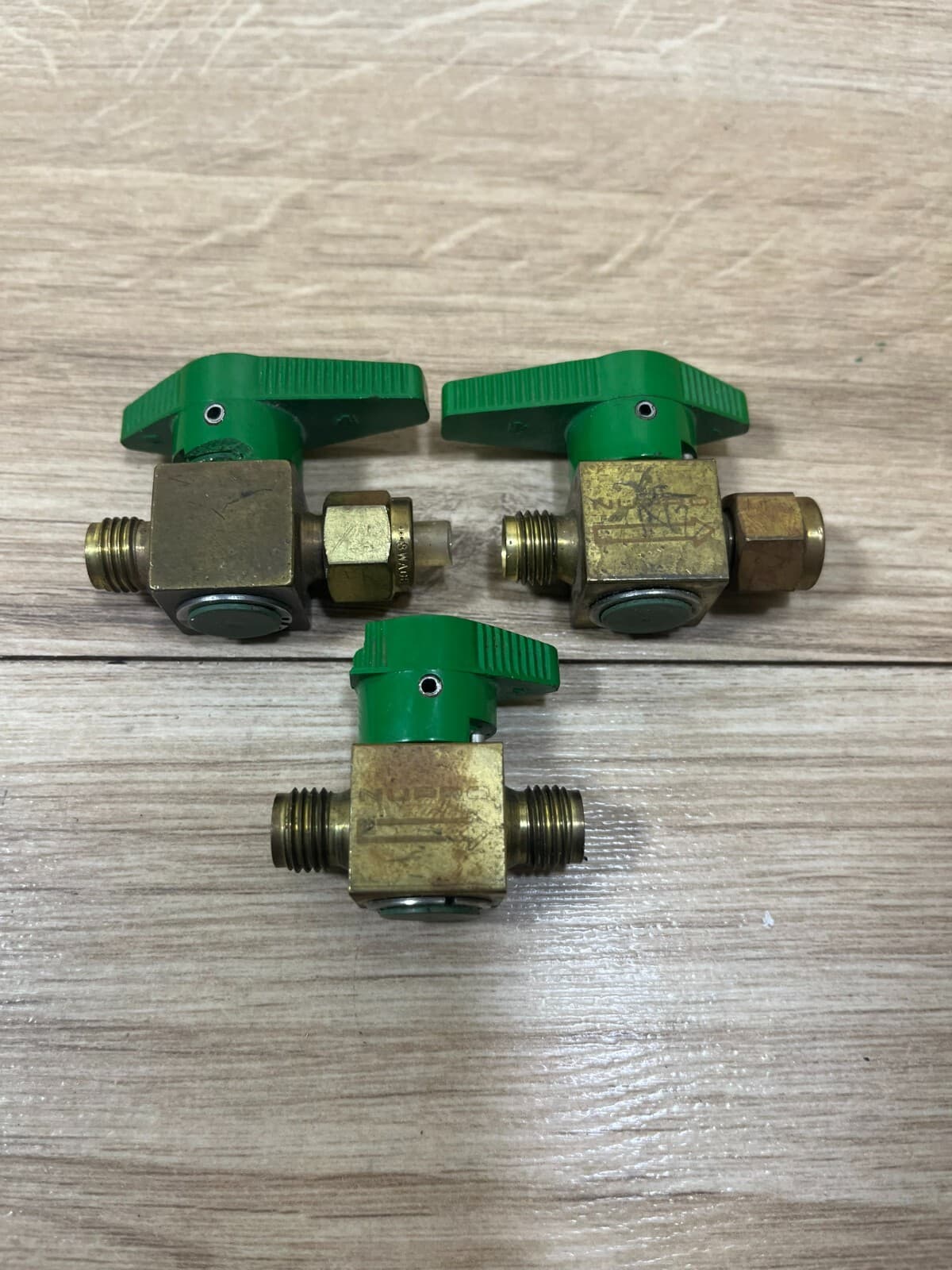 3-1/4" Tube Brass Plug Valve Nupro Swagelok B-4P4T PRE - OWNED parts 3