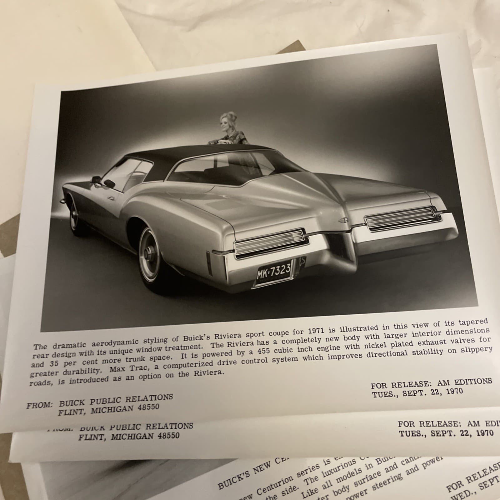 NOS 1971 Buick 2 Part Press Kit, Press Release For Riviera + Reg Line Up 7 Photo 3
