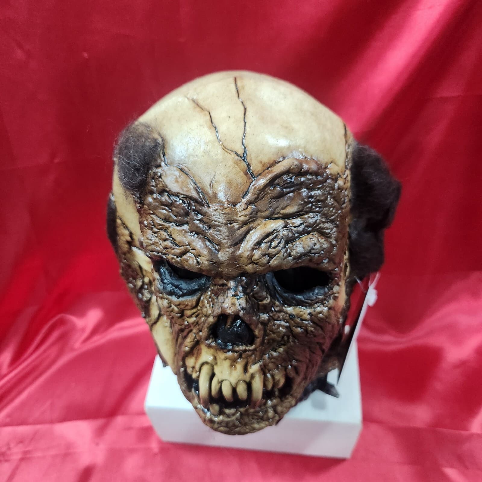 Beast of Blood Beast Mask - Trick or Treat Studios 3