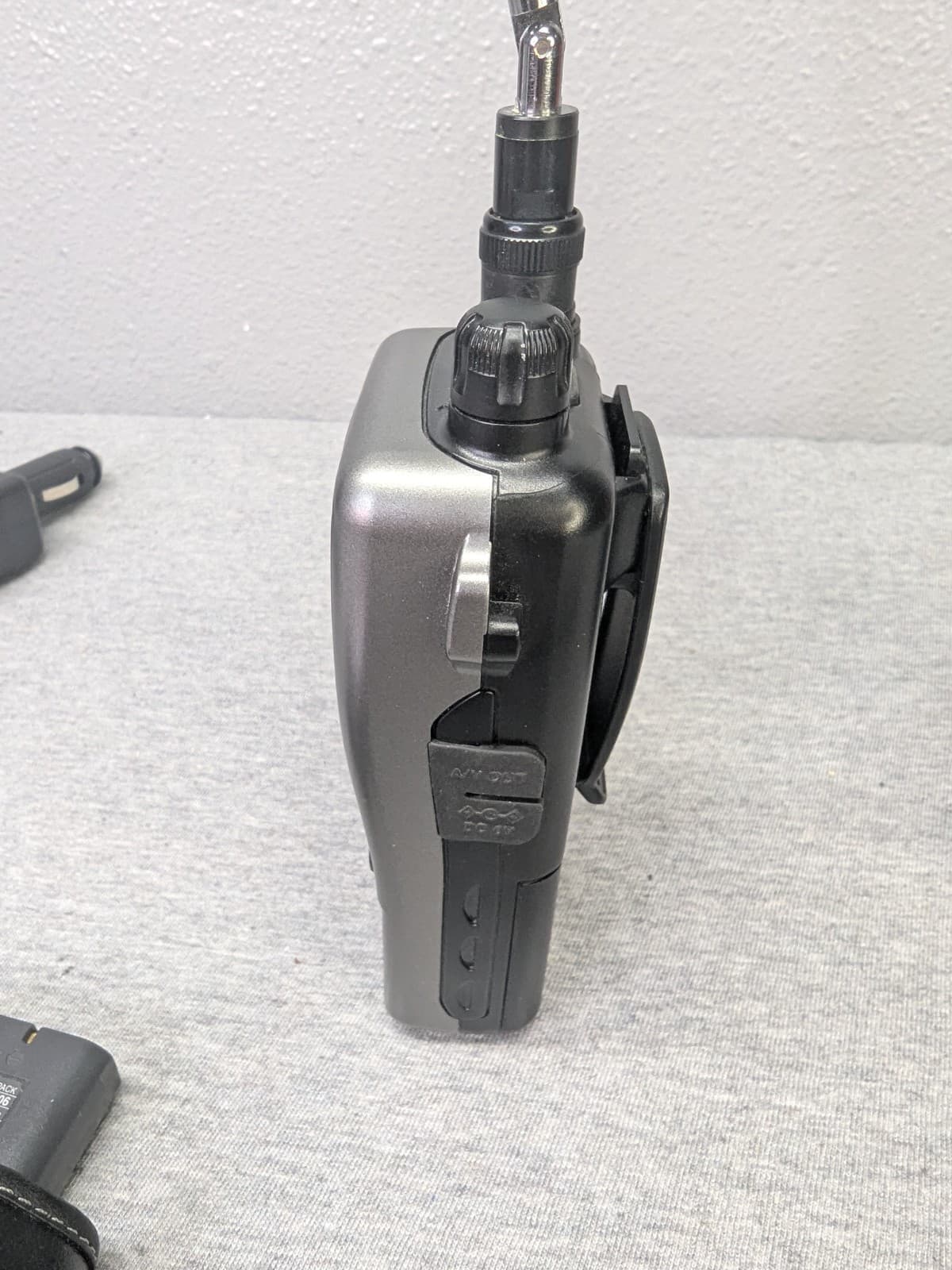 ICOM IC-R3 Handheld Wideband Communications Receiver .495 to 2450 MHz 6