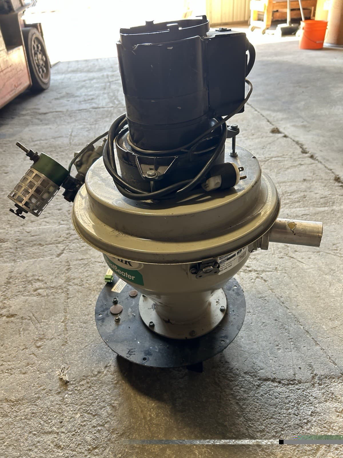 Plastics material loader injection molding equipment Conair  DB-Dust Beater 