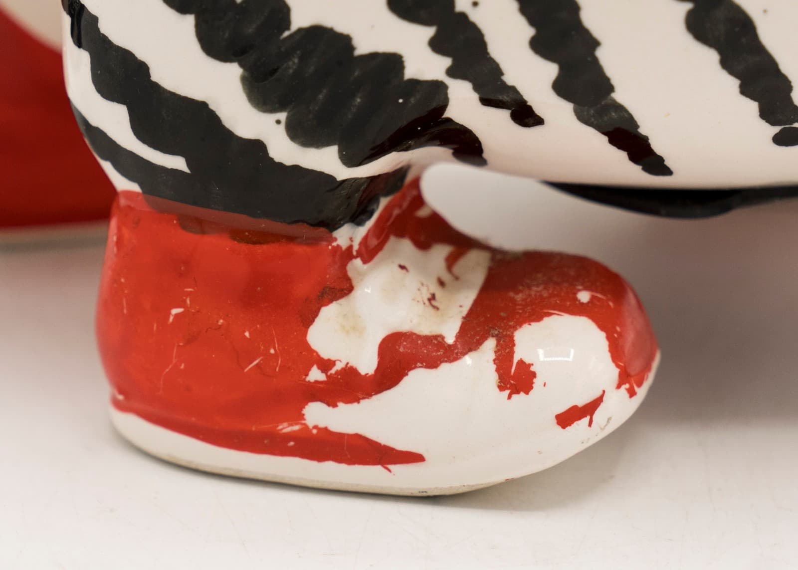 Vtg Kliban Cat Ceramic Coin Piggy Bank by Sigma 70s Stopper Red Sneakers Shoes 2