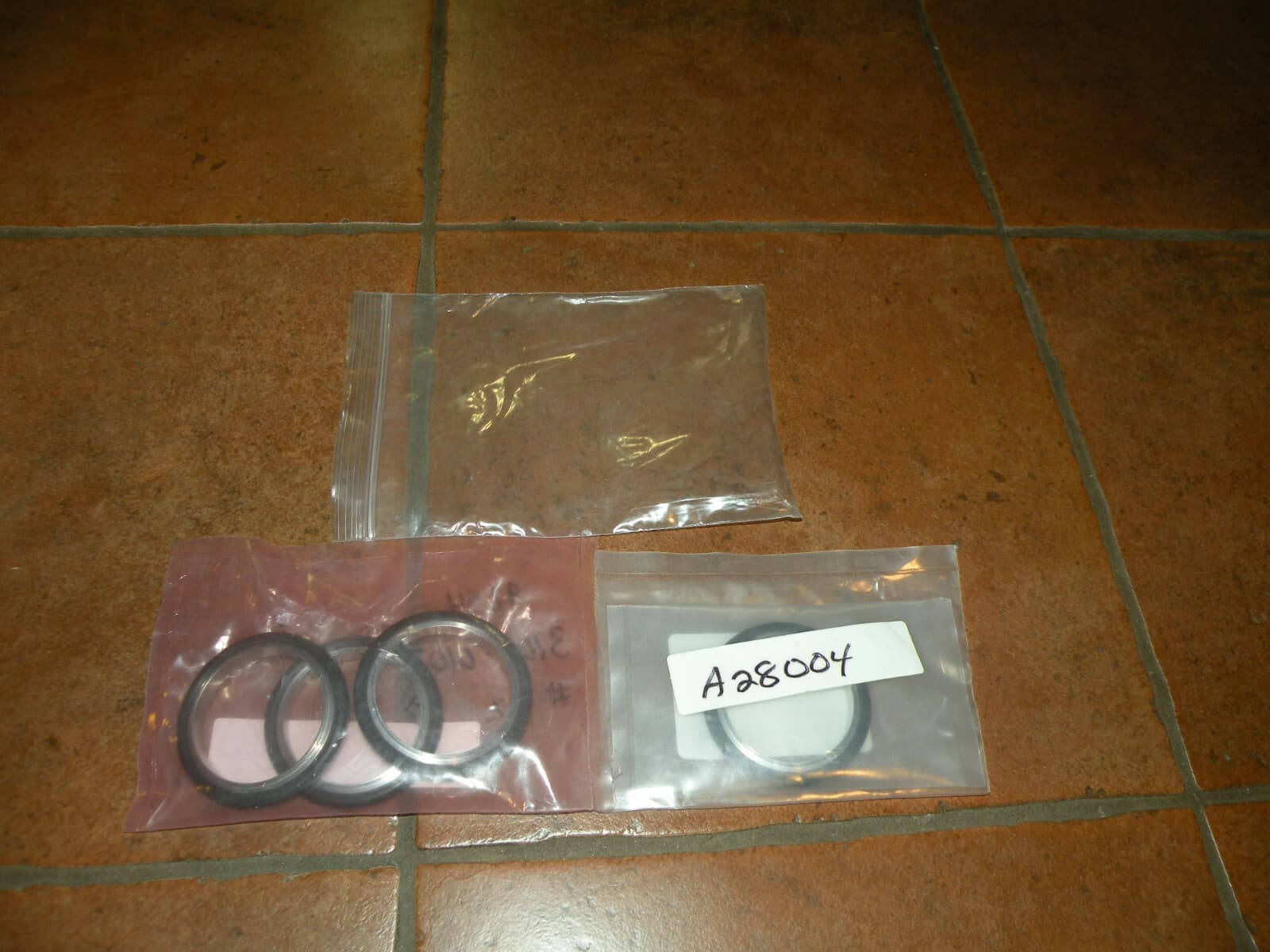 (4) AMAT 3700-01088 Seal Center Ring Assembly NW50 Viton O-ring 2