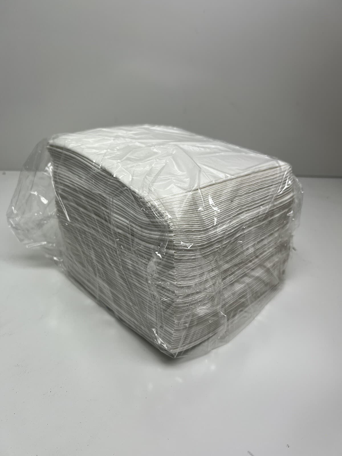 L40 Wipers 12" X 13" 1/4 Fold Wipes 18 X 56 Per Poly Bag (White) 3