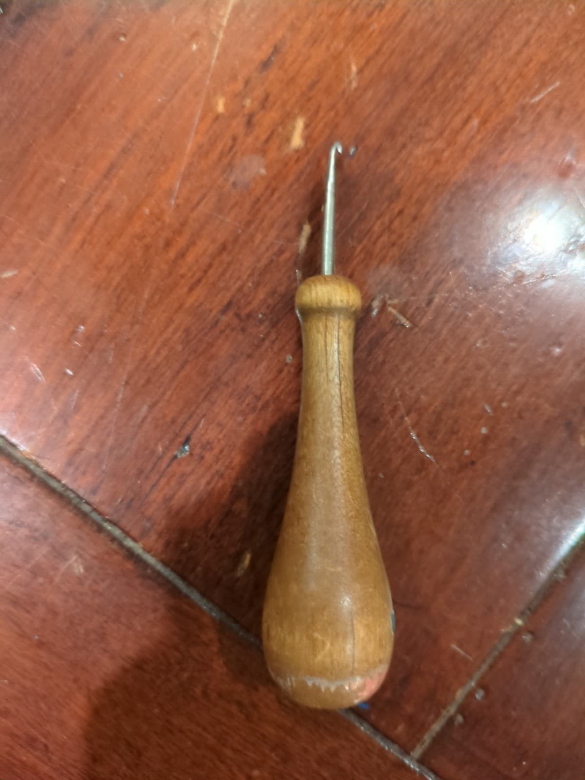 Vintage Curved Rug Hooking Tool, Wood Handle in great Condition!