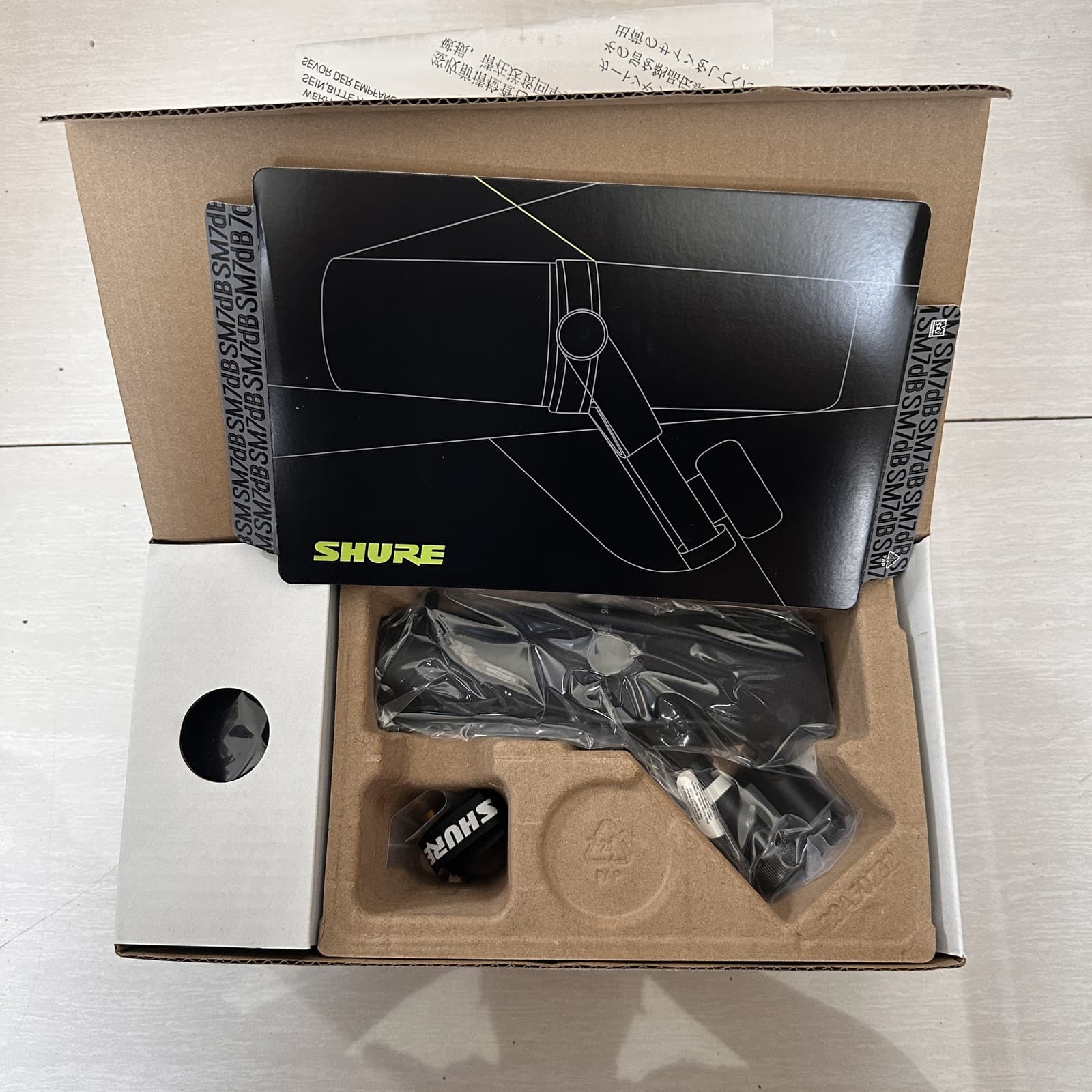 NEW Shure SM7dB Dynamic Microphone Built In Preamp Streaming Podcast Recording 2