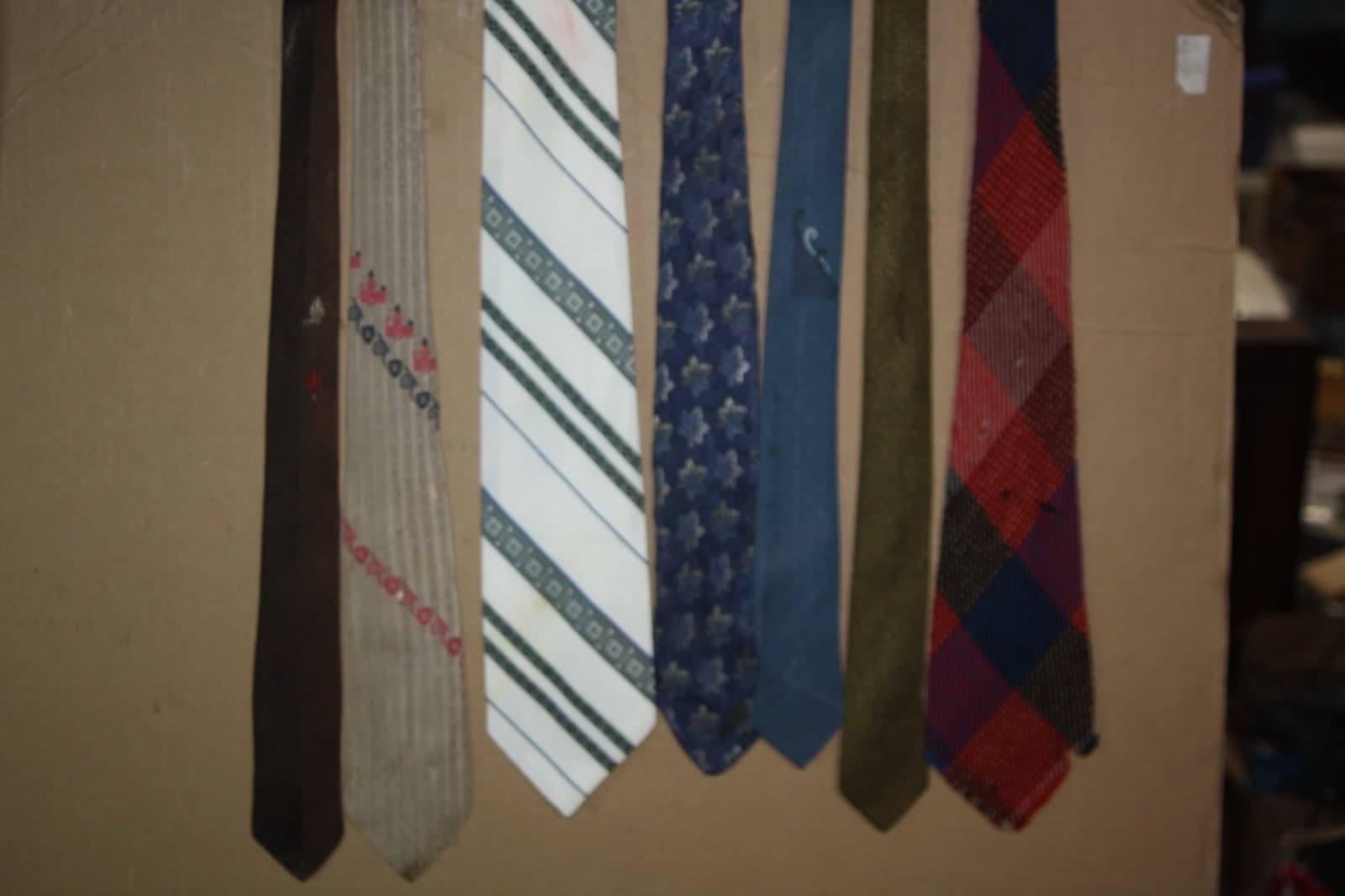 Big Lot of 114 Vintage 1940's -50's-60's Men’s Neck Ties- Silk - Acetate- Rayon 6