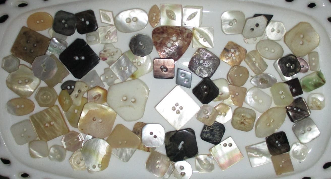 LOT 80+ ANTIQUE MOTHER OF PEARL MOP BUTTONS - ALL DIFFERENT SHAPES MANY CARVED 2