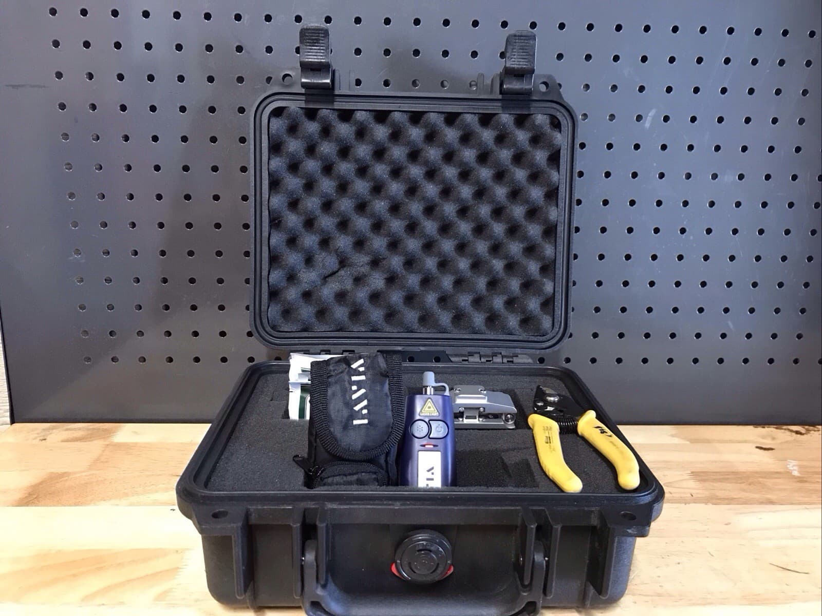 PRECISIÓN FIBER OPTIC CUTTER AND VIAVI FFL-050 Visual Fault Locator