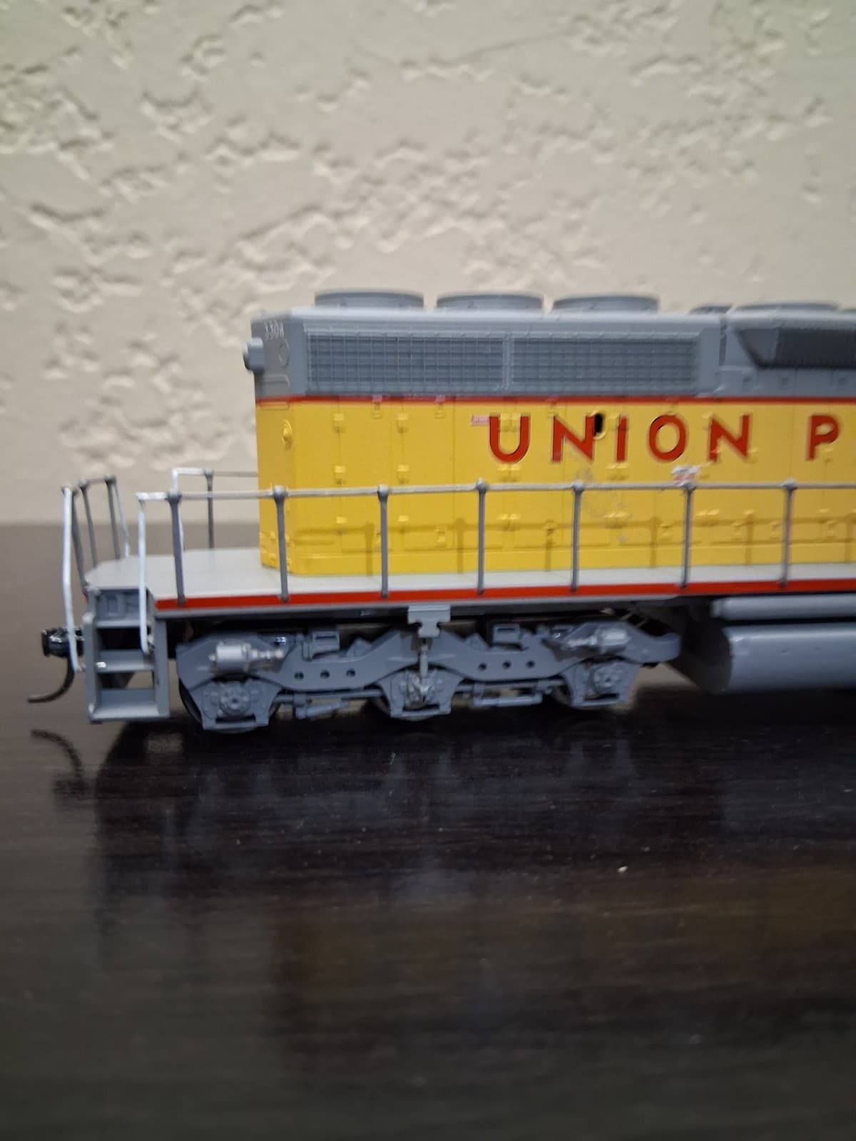 Athearn HO Union Pacific RR SD40-2 Powered Locomotive Rd. #3304 5