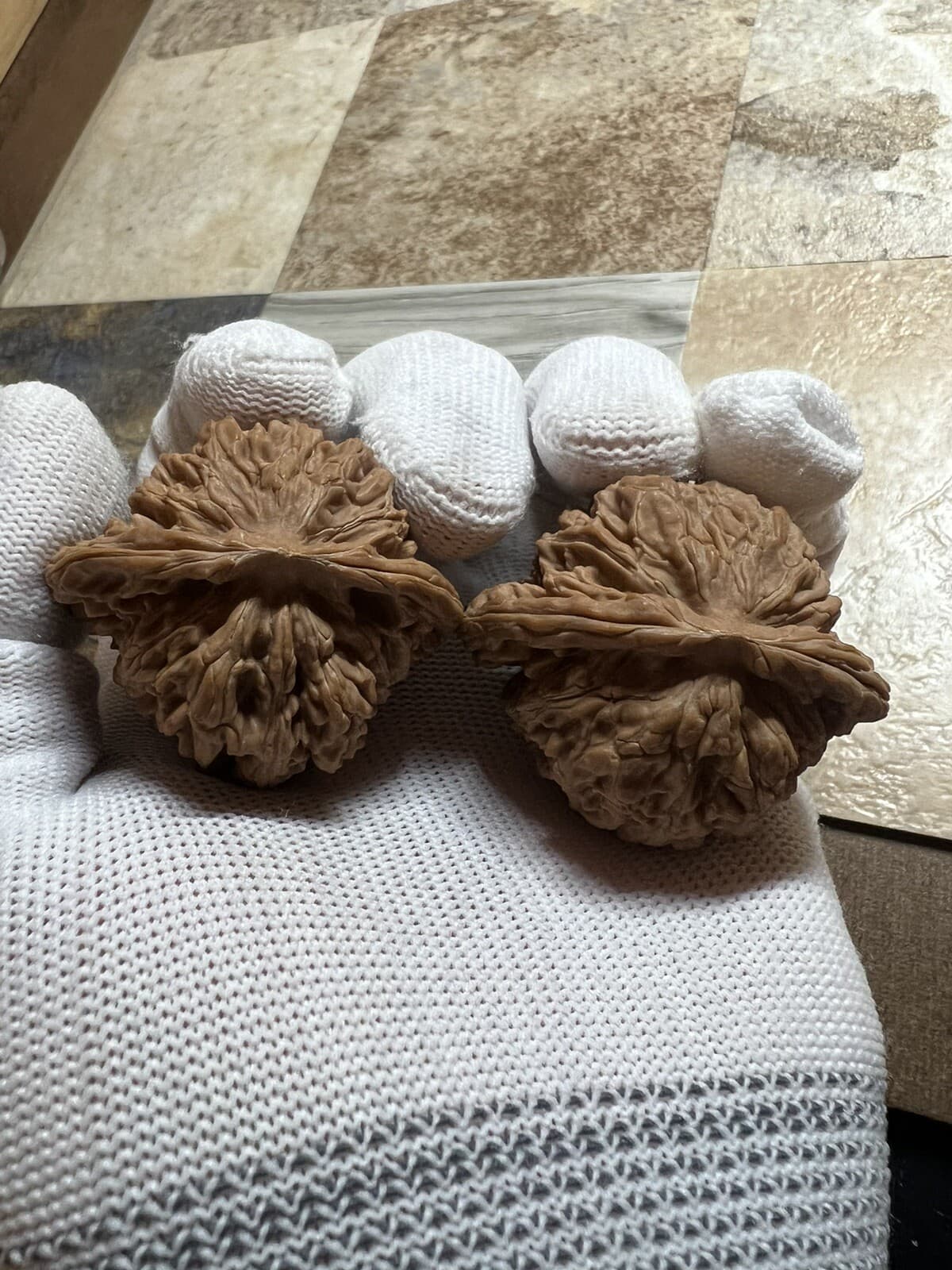 Pair of  Match Chinese Health Walnut 43.5× 39×37mm精配文玩核桃～四座楼 2