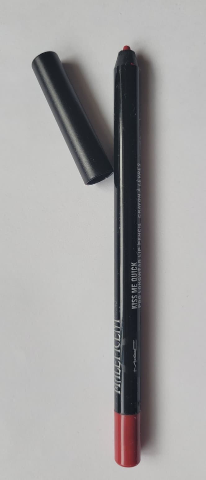 MAC 2014 Disney Maleficent  - Limited Edition  Lip Liner "Kiss me Quick" NWB 3