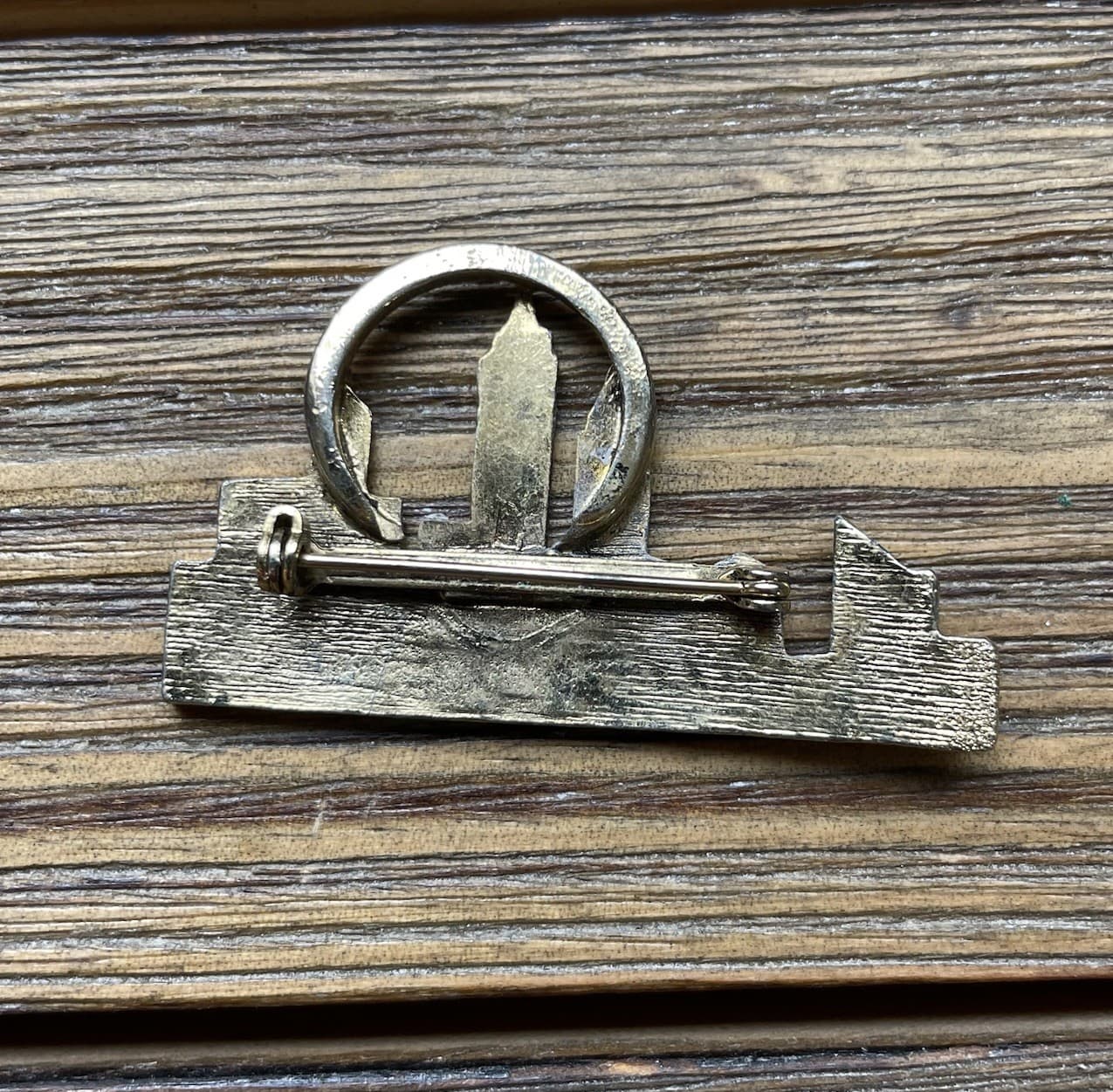 Vintage Great Fall New York City Skyline Pin Brooch Gold Tone 3