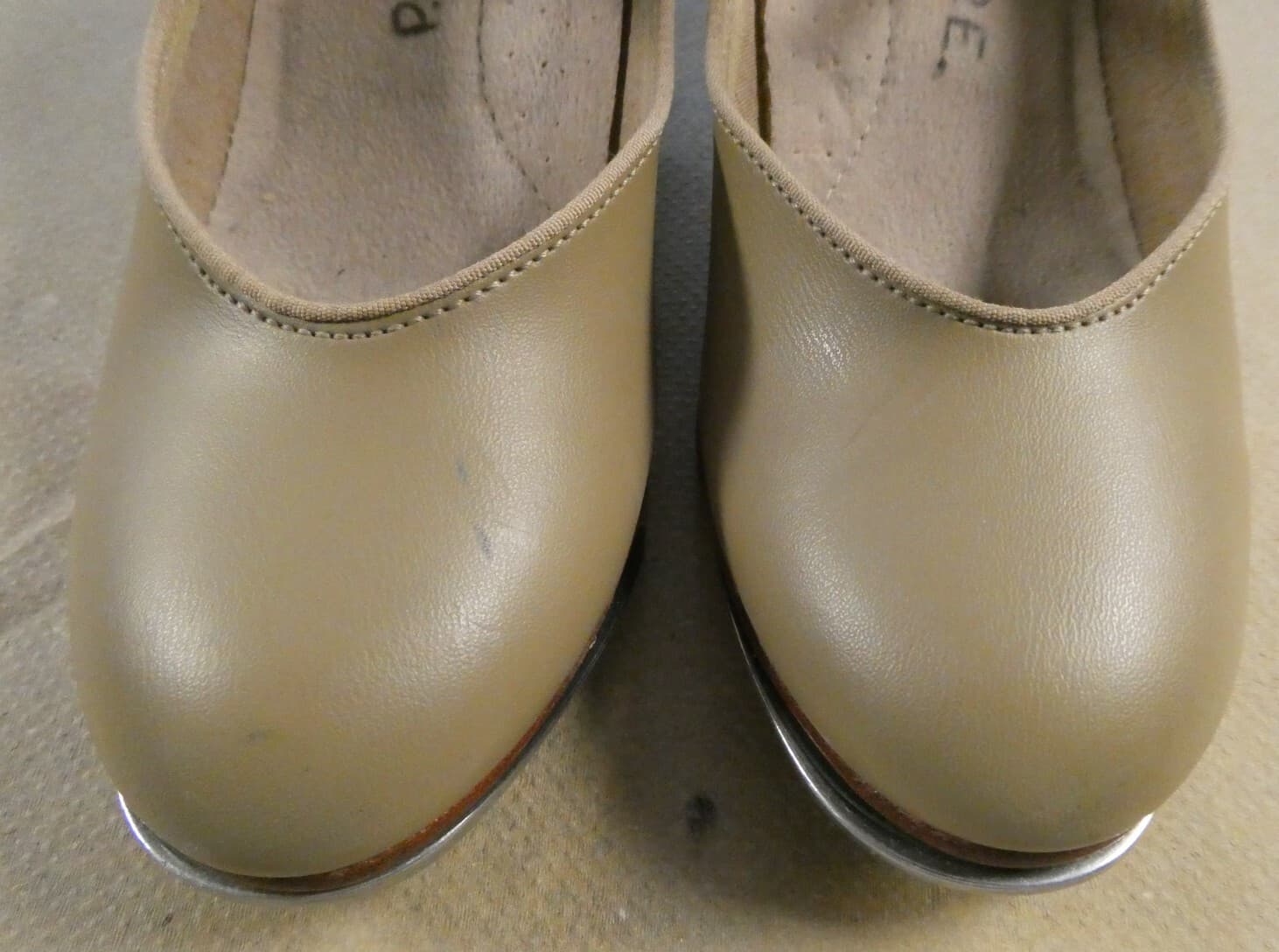 Capezio Character Shoes Dance Tan 550 2" Heel Buckle Size 7M EUC 2