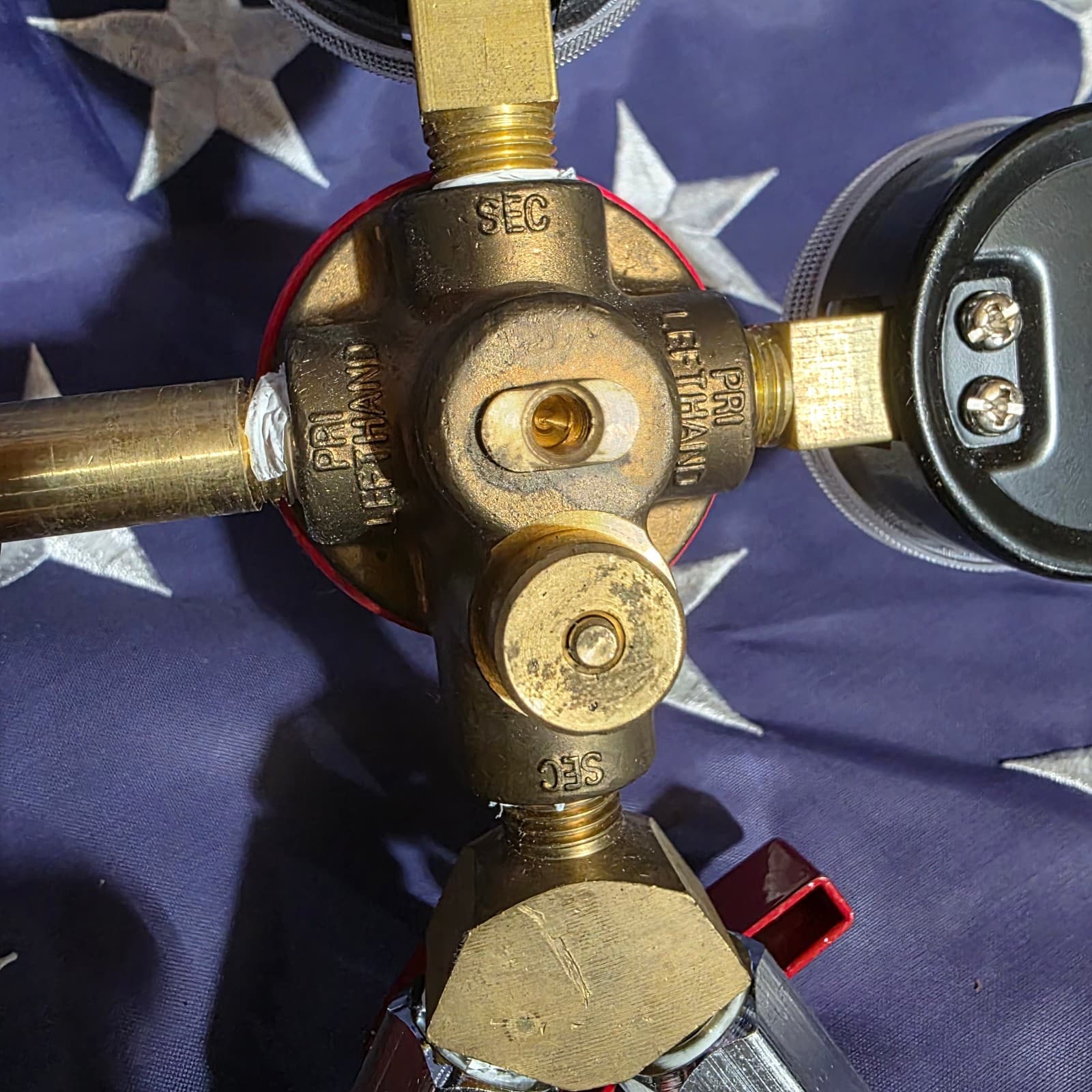 MicroMatic Primary Double Gauge Dual barb Co2 Regulator. 5