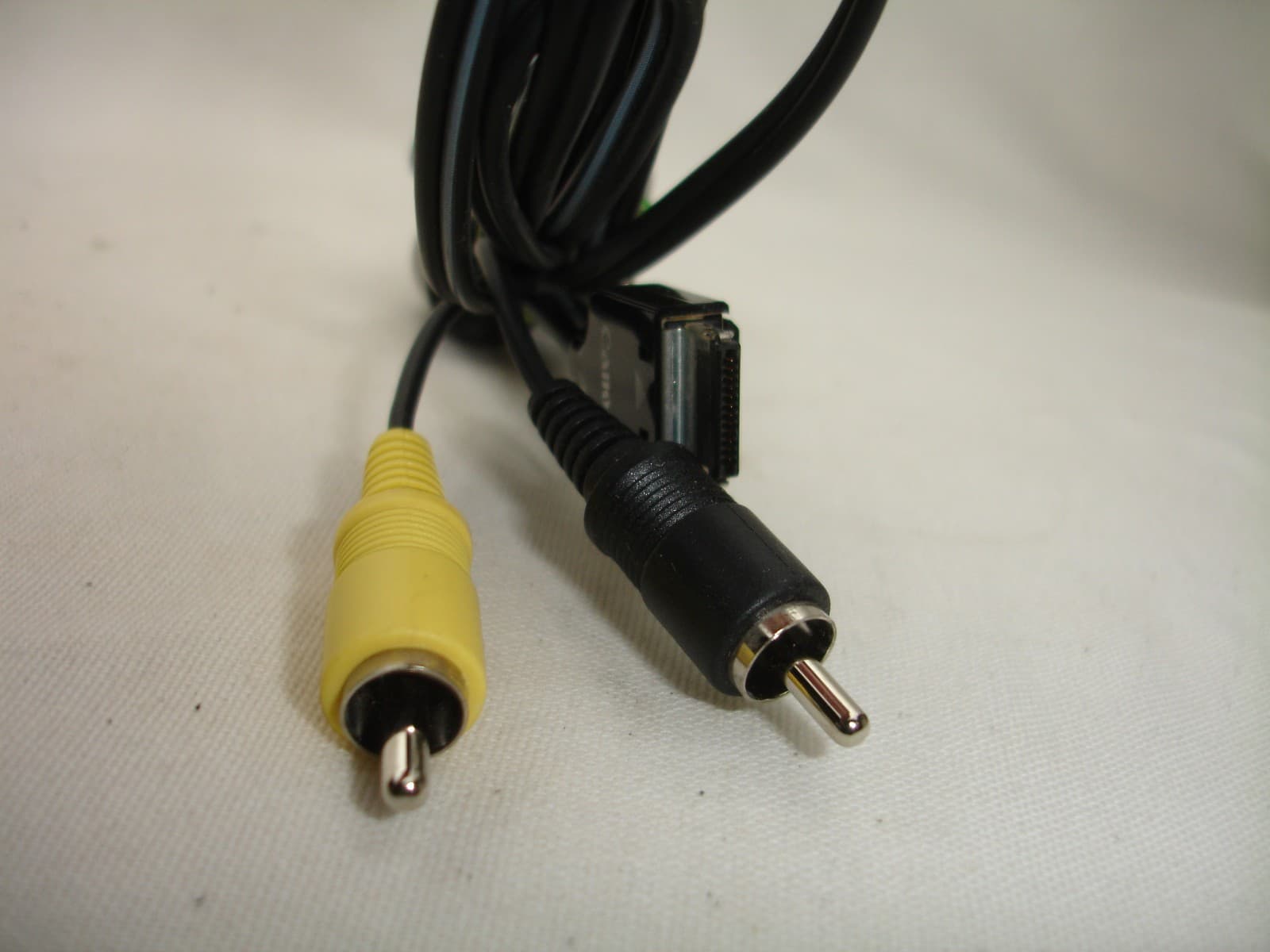 Canon AV Cable AVC-DC200 4