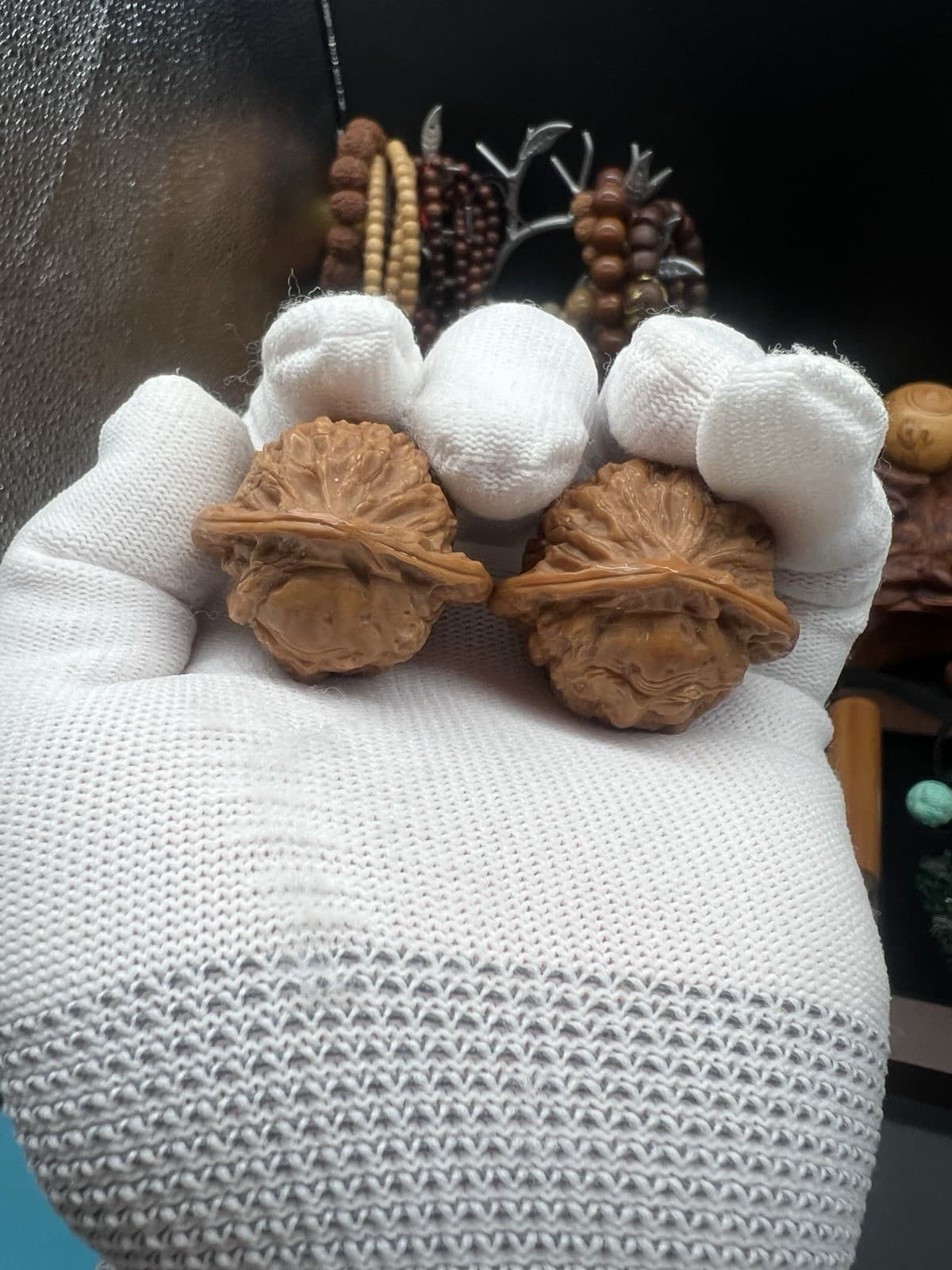 Pair of Hand  Carved Bodhidharma Chinese Health Walnut金公子核桃单面雕刻达摩祖师 36.5×32×35mm 2