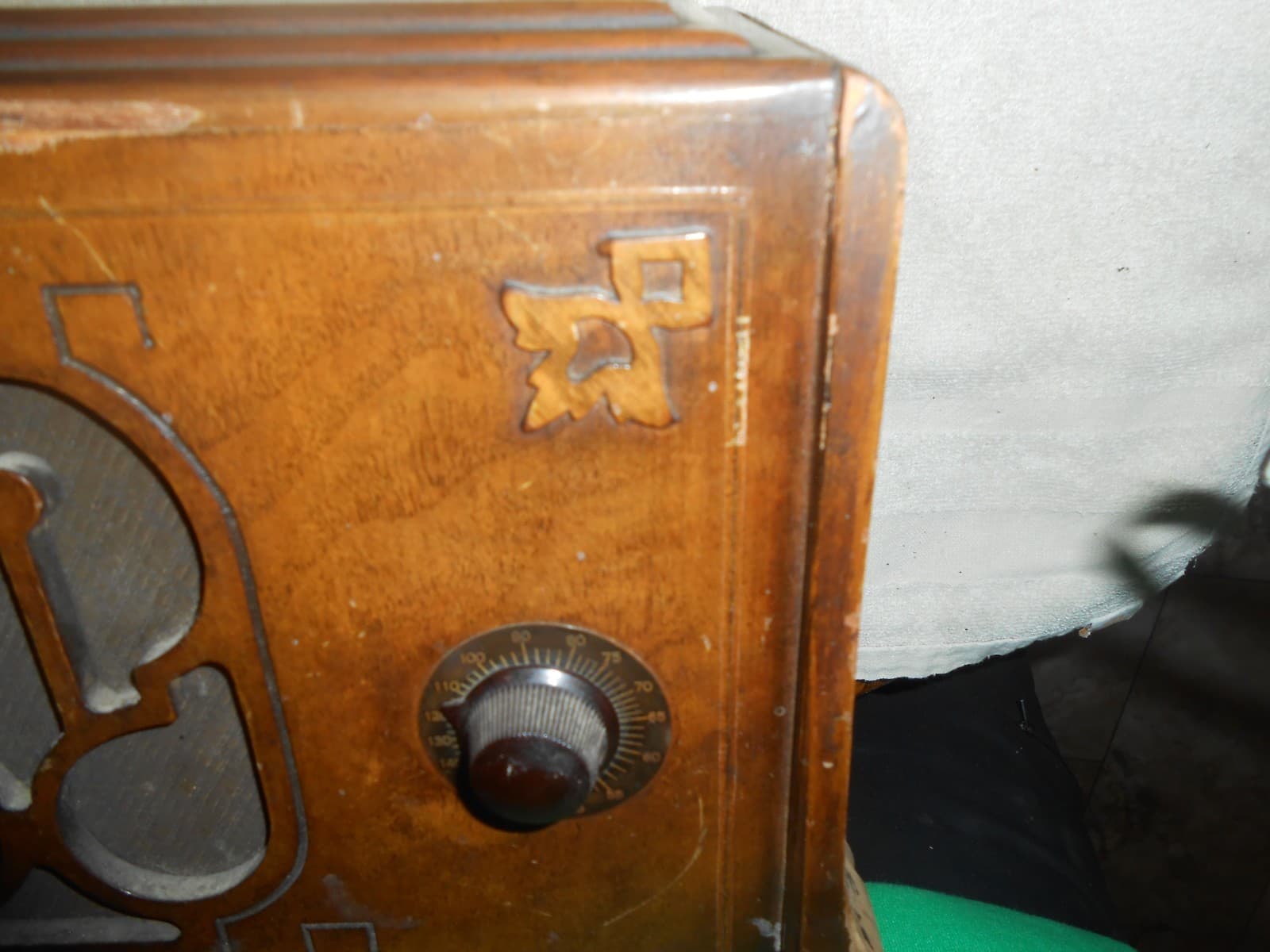 V. COOL Vintage Clarion Super Heterodyne Wooden Tombstone Tube Radio (Powers Up) 6