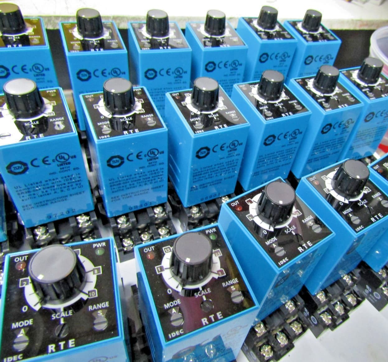 ✌️NEW IDEC 100-240VAC ELECTRONIC TIMER RELAY RTE-B1AF20 WITH BASE 11 PIN SR3B-05