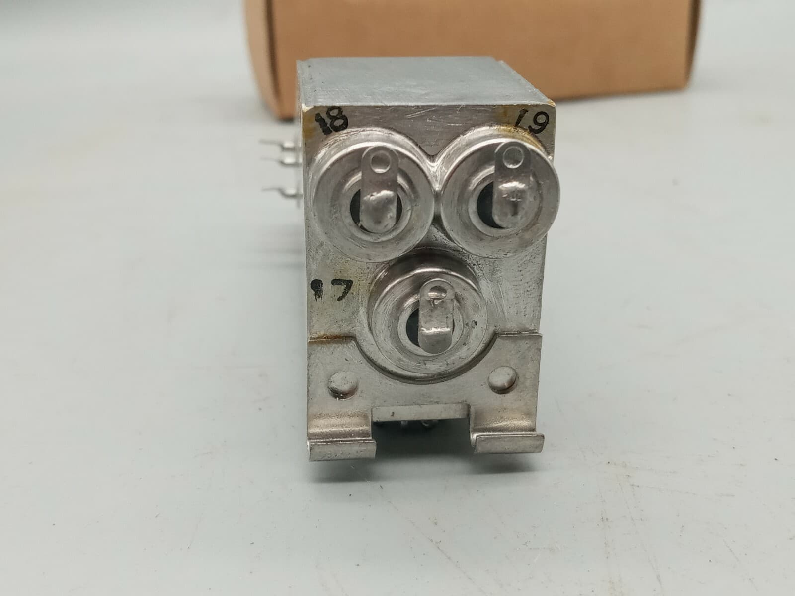 1 NOS RADIO FREQUENCY  FILTER   ELMAG E—1135 3